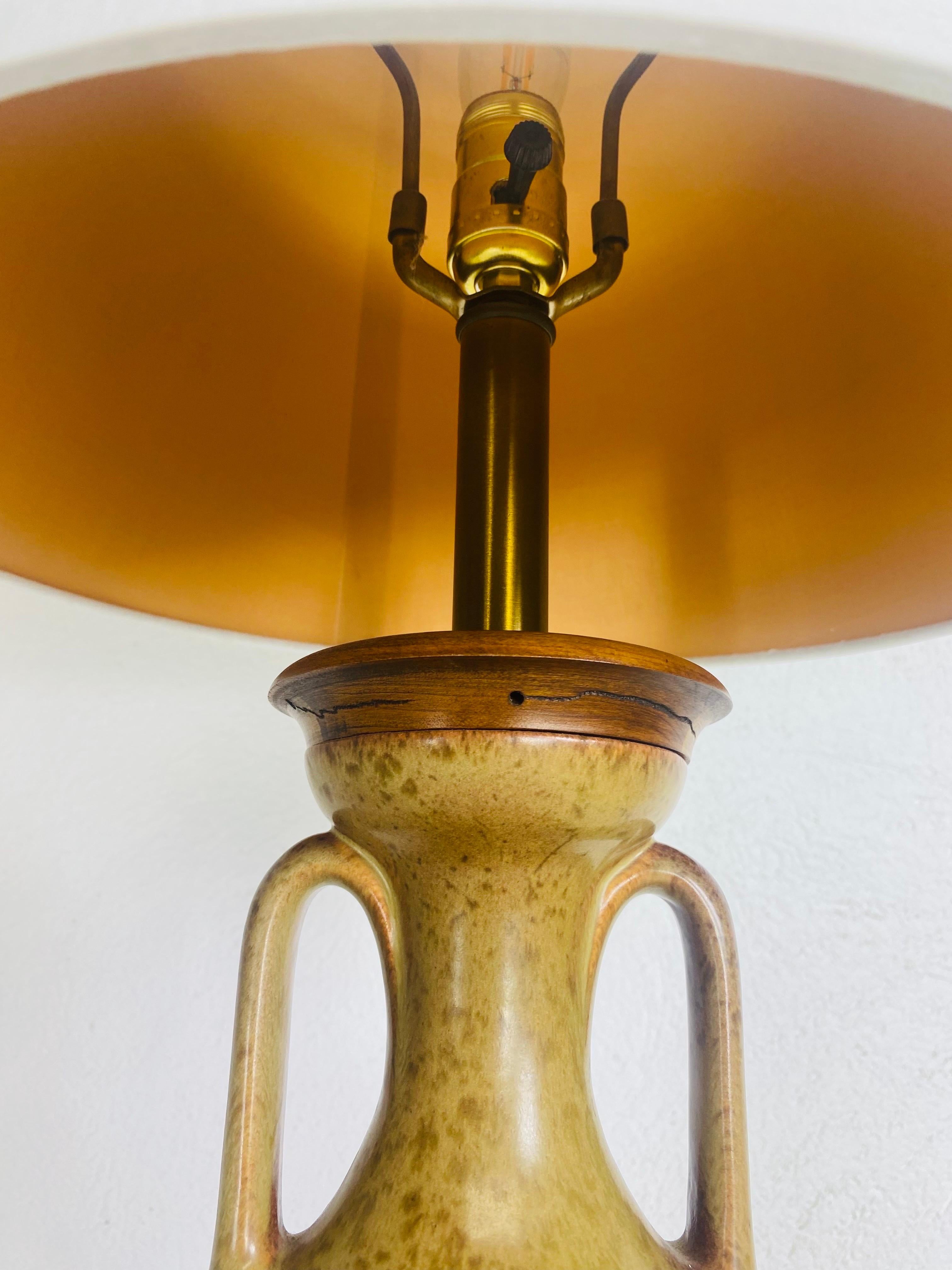 Handsome mid century classical revival decorator pottery table lamp For Sale 1