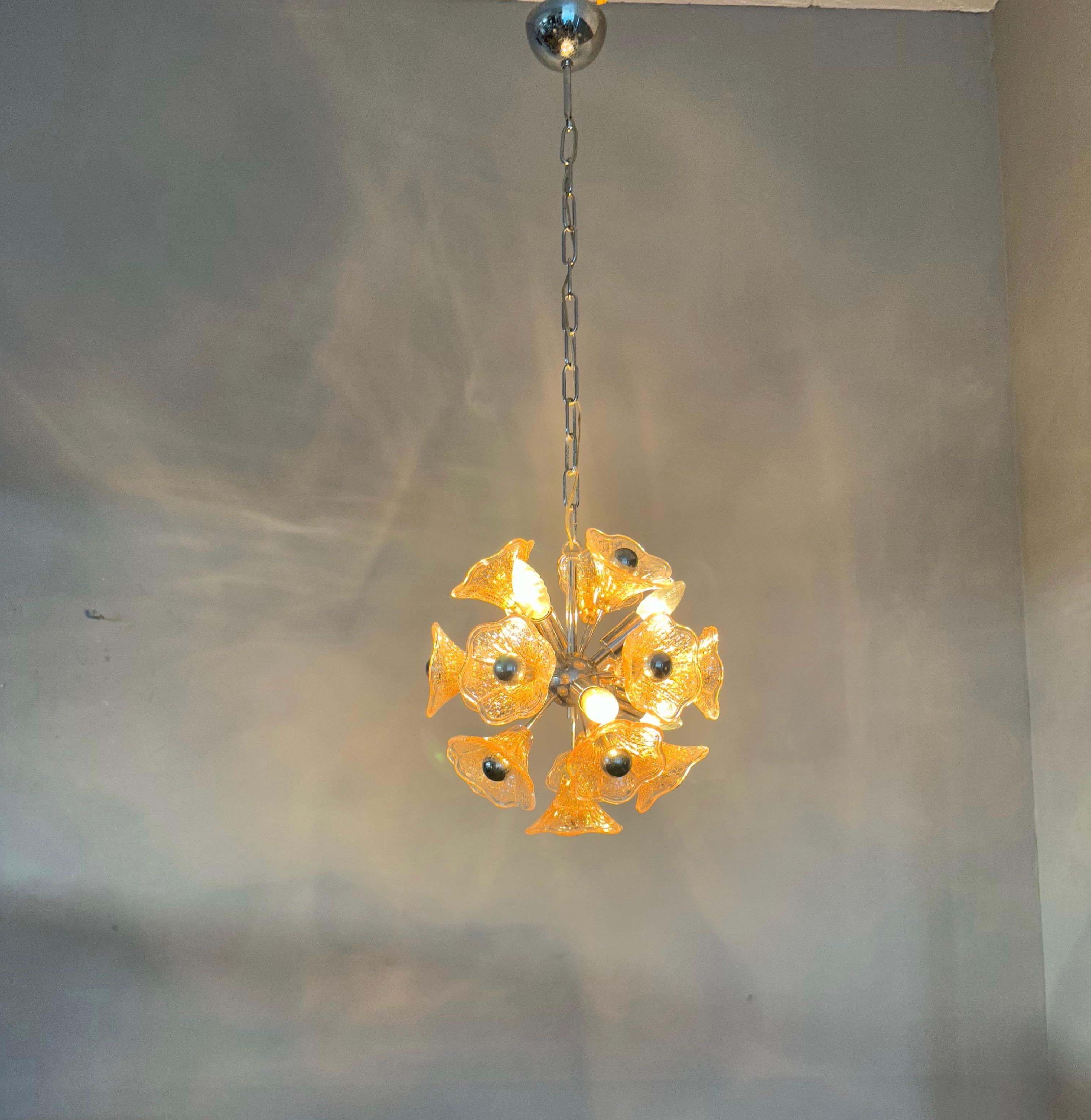 Belle lampe à suspension Spoutnik en verre de Murano avec fleurs, style mi-siècle moderne, par Venini en vente 2