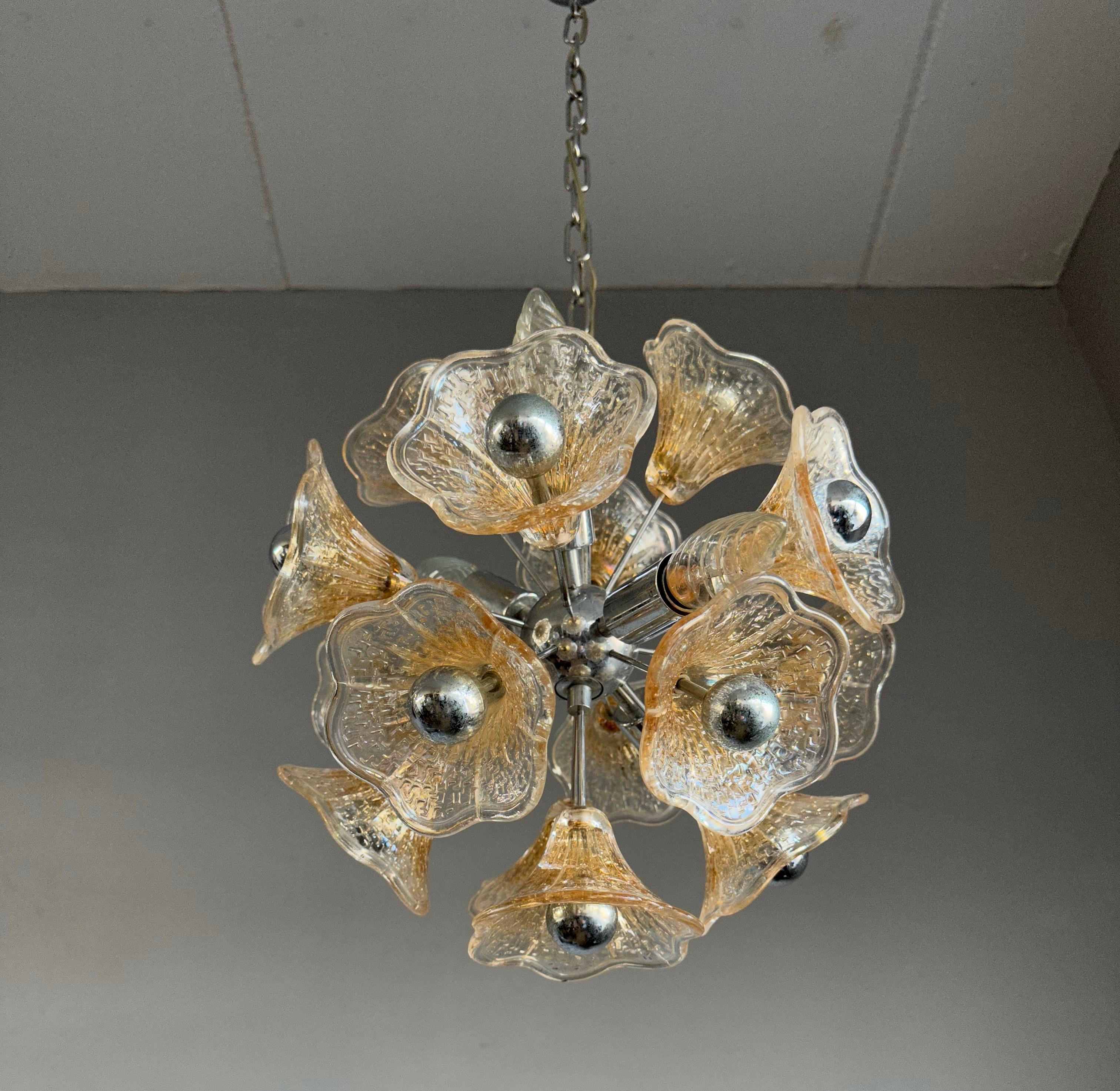 Handsome Mid-Century Modern Murano Glass Flowers Sputnik Pendant Light by Venini For Sale 7