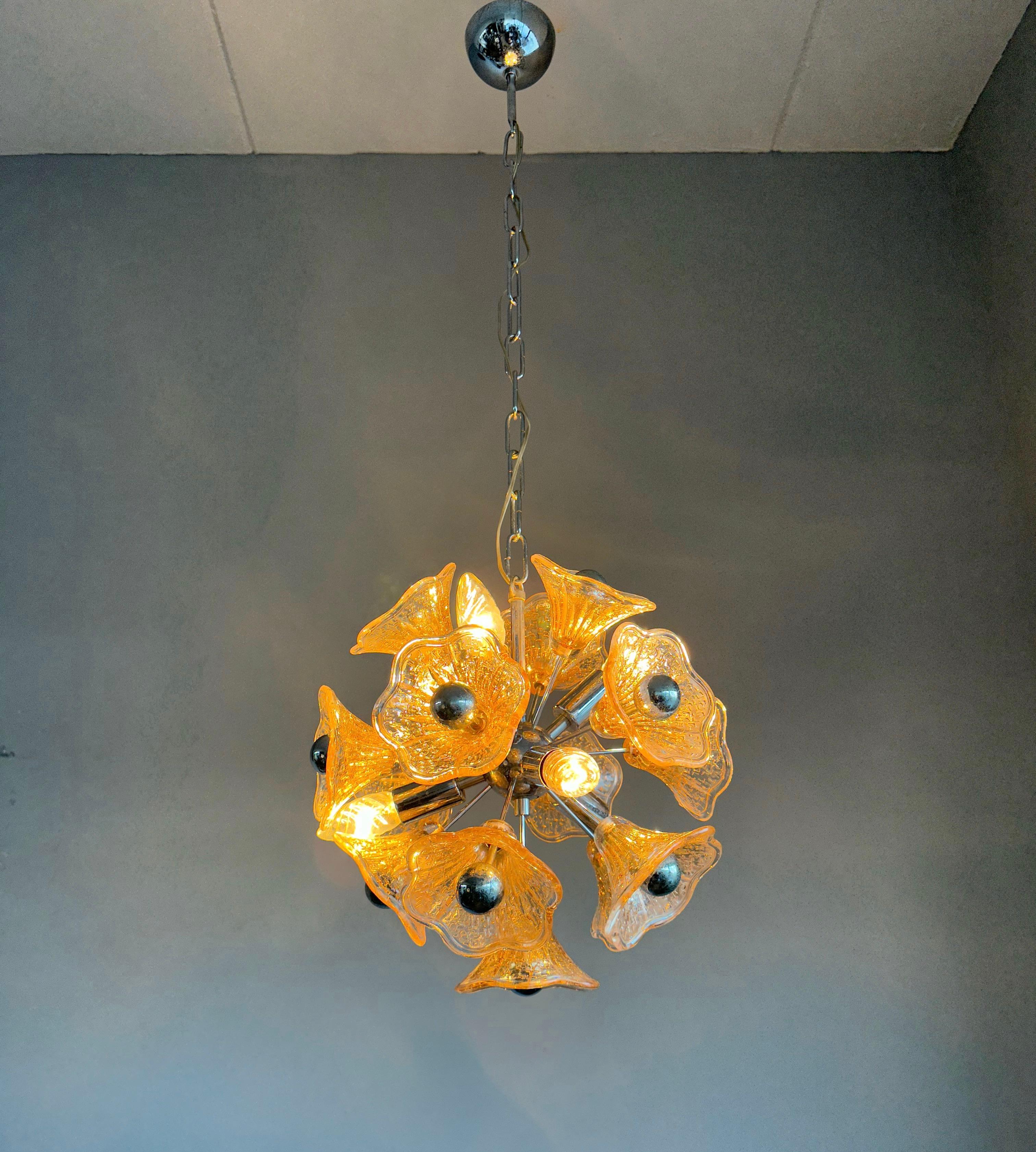 Handsome Mid-Century Modern Murano Glass Flowers Sputnik Pendant Light by Venini For Sale 12