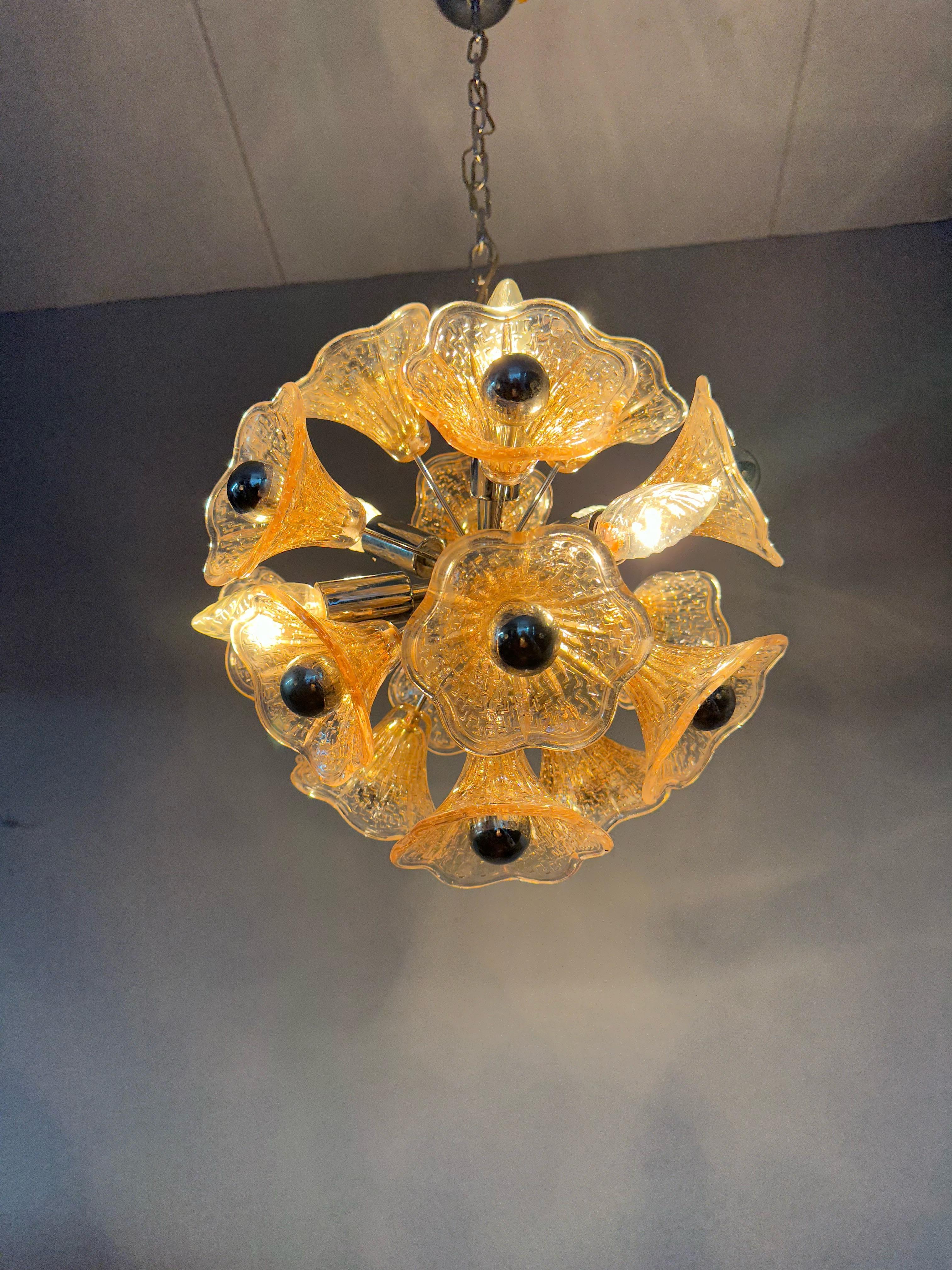 Hand-Crafted Handsome Mid-Century Modern Murano Glass Flowers Sputnik Pendant Light by Venini For Sale