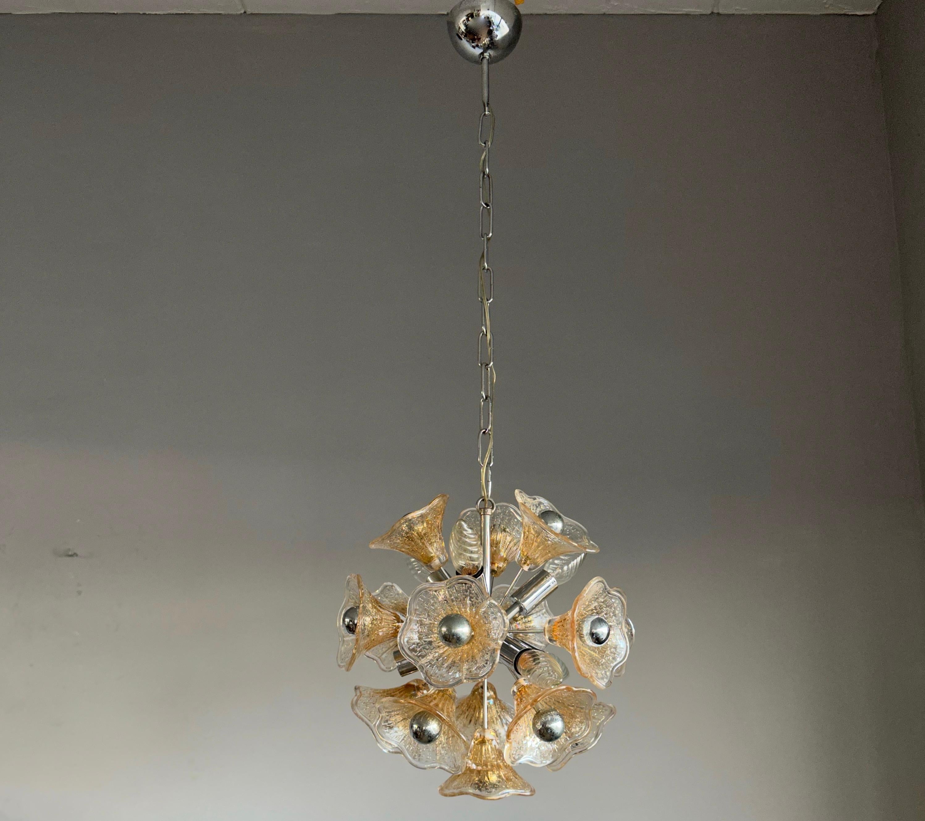 20th Century Handsome Mid-Century Modern Murano Glass Flowers Sputnik Pendant Light by Venini For Sale