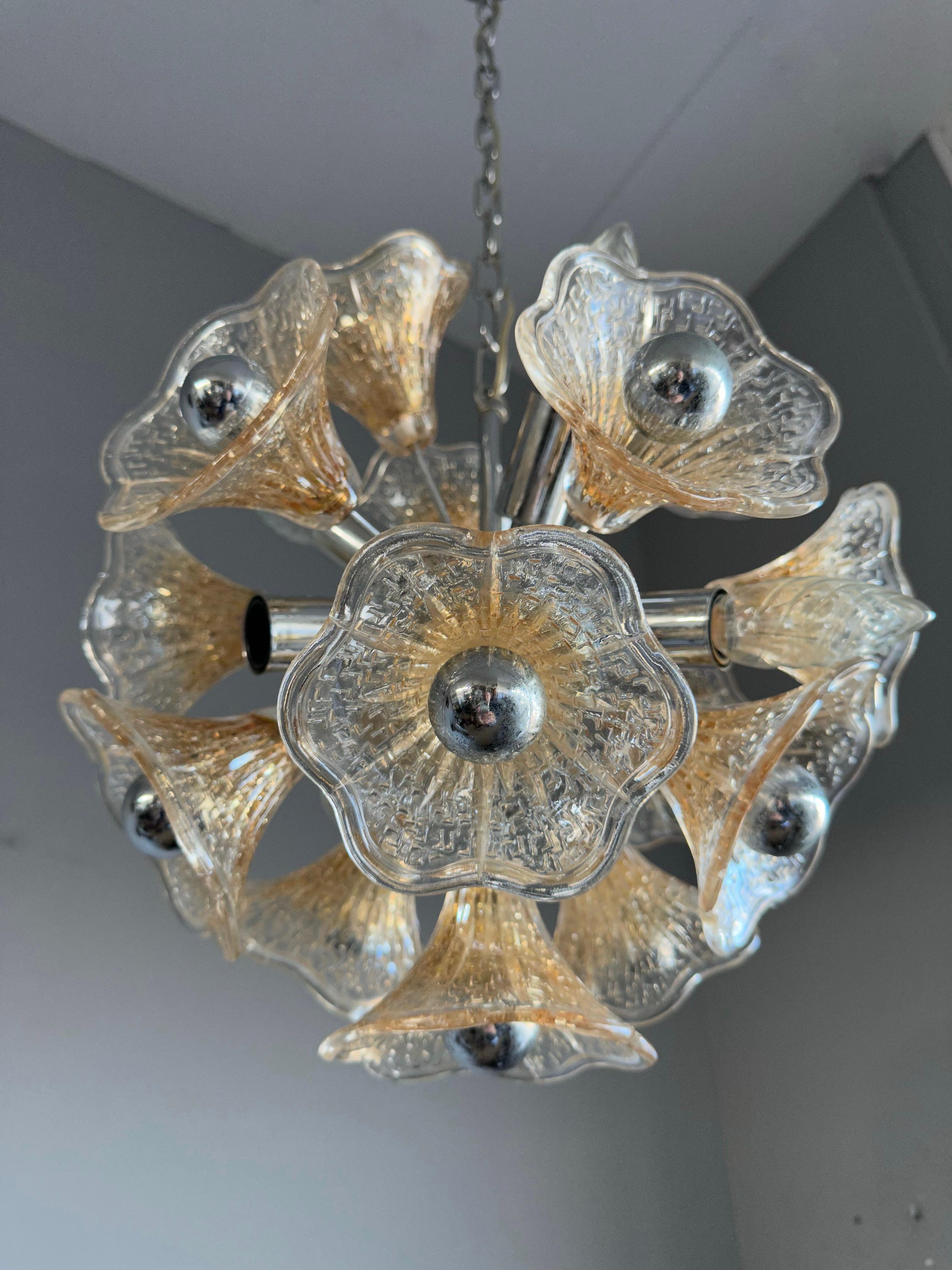 Handsome Mid-Century Modern Murano Glass Flowers Sputnik Pendant Light by Venini For Sale 1