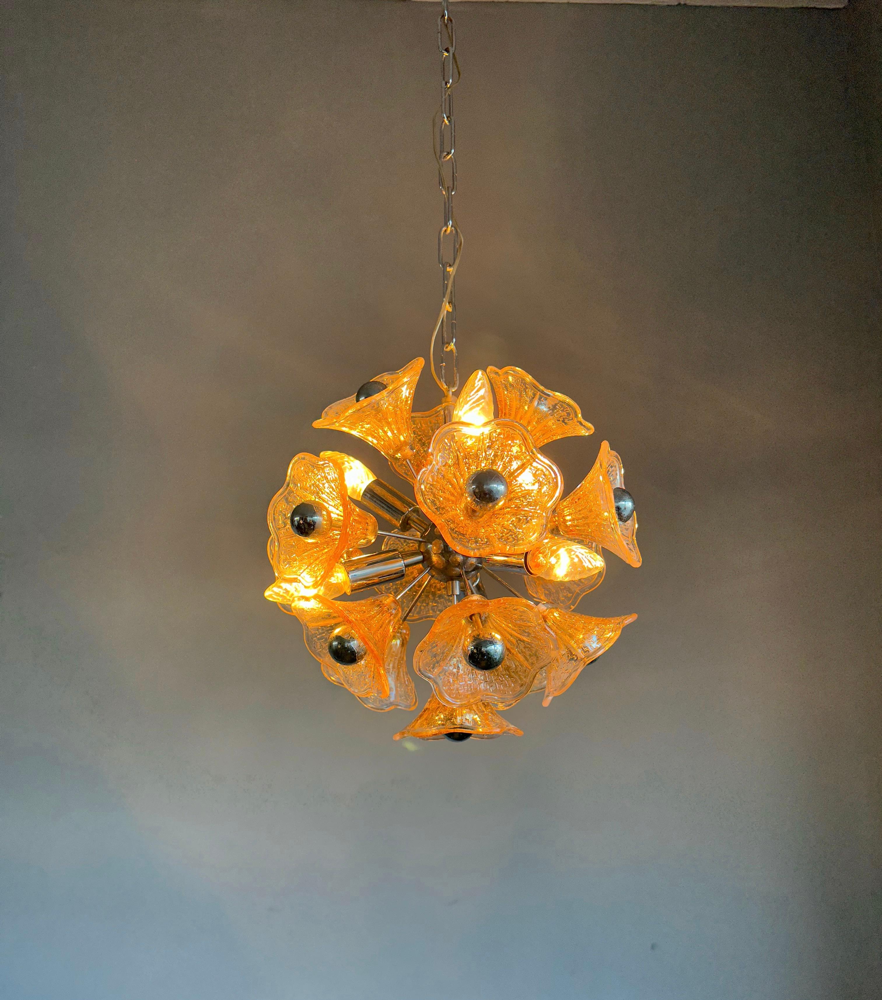 Handsome Mid-Century Modern Murano Glass Flowers Sputnik Pendant Light by Venini For Sale 3