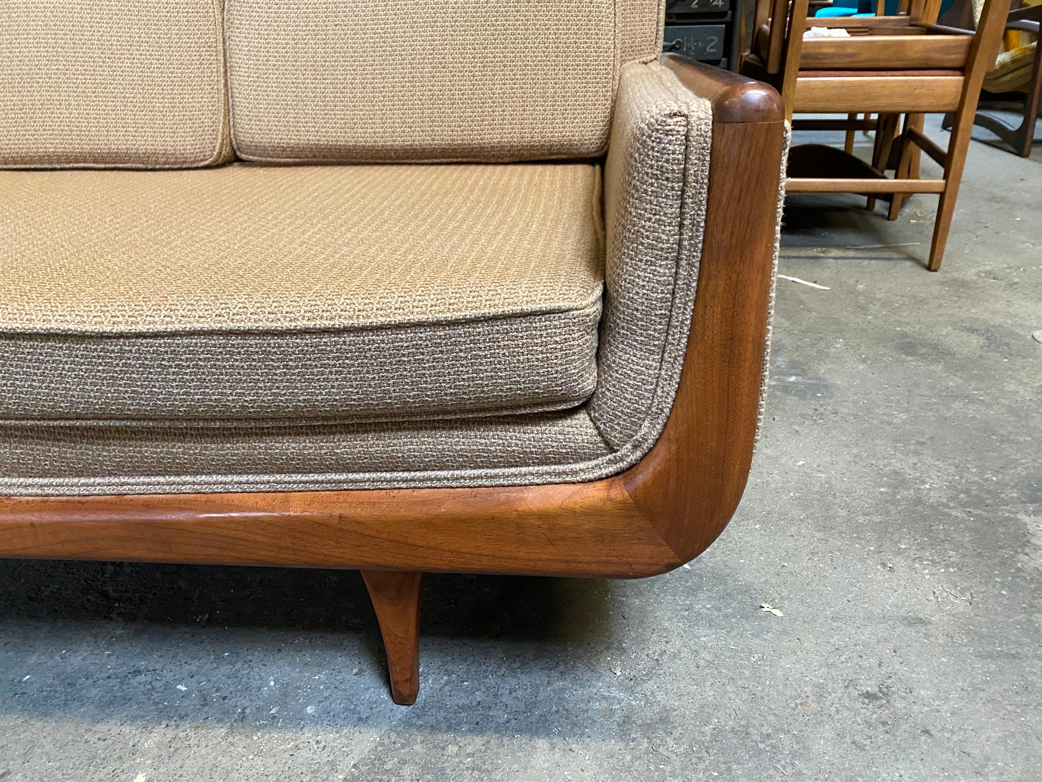 Handsome Mid-Century Modern Sofa, Manner of Adrian Pearsall In Good Condition In Buffalo, NY