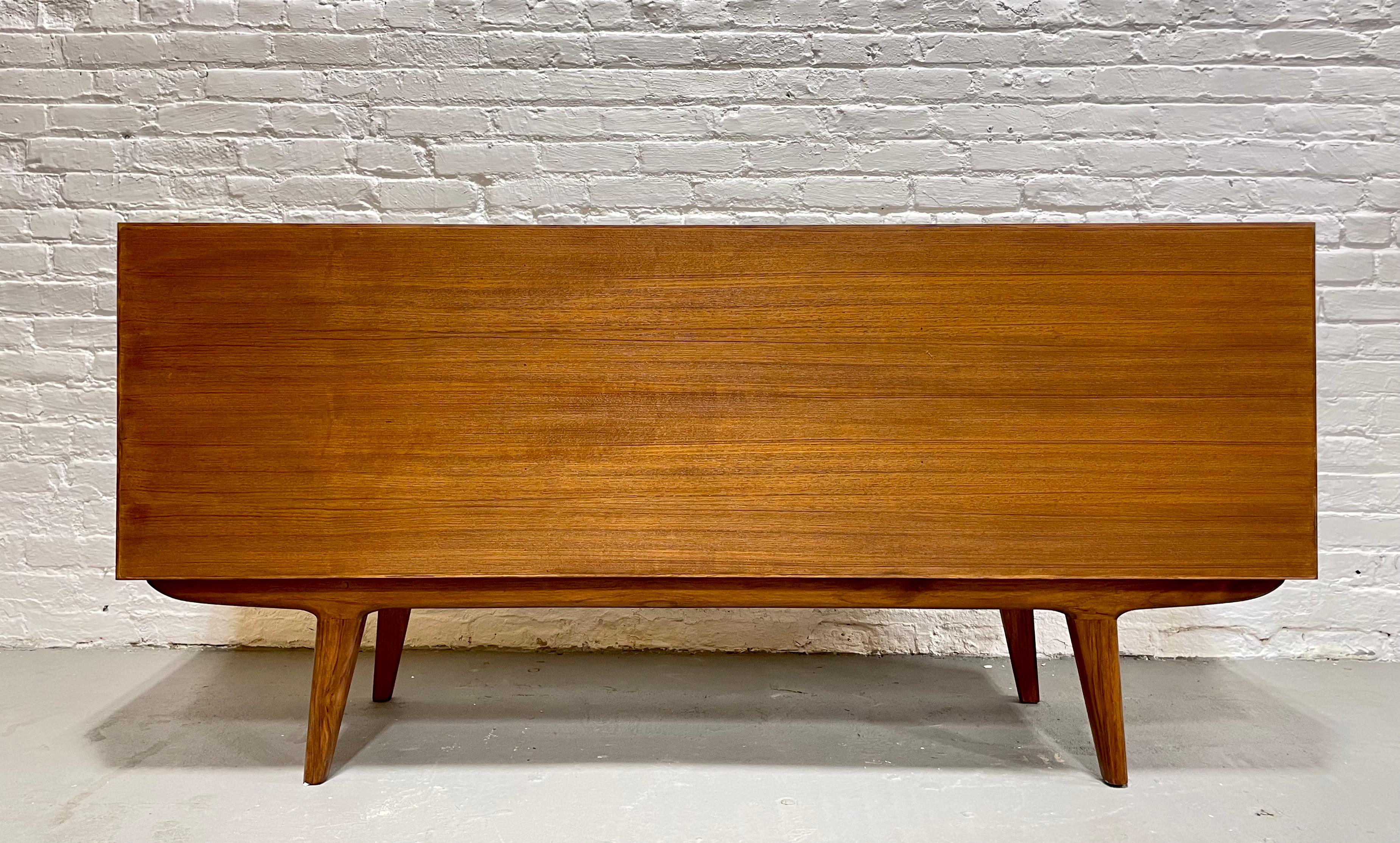  Handsome Mid Century MODERN styled SIDEBOARD / CREDENZA media stand For Sale 5