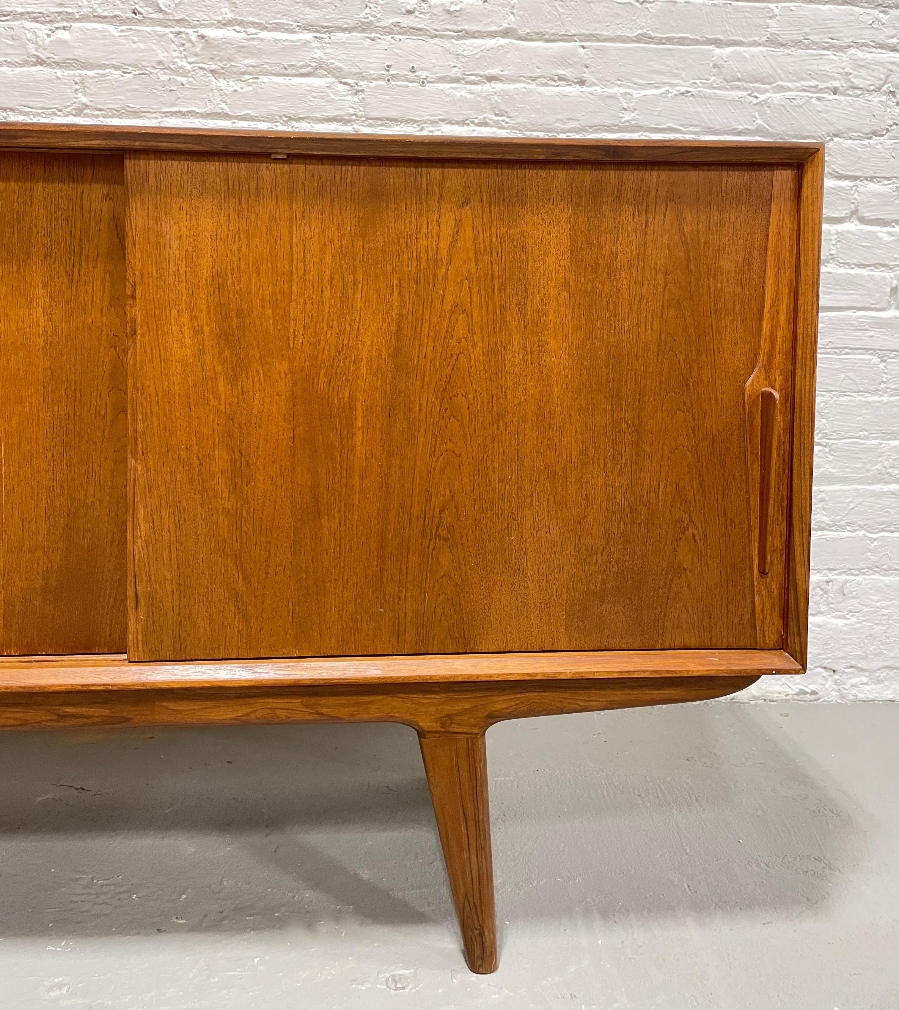  Handsome Mid Century MODERN styled SIDEBOARD / CREDENZA media stand For Sale 6
