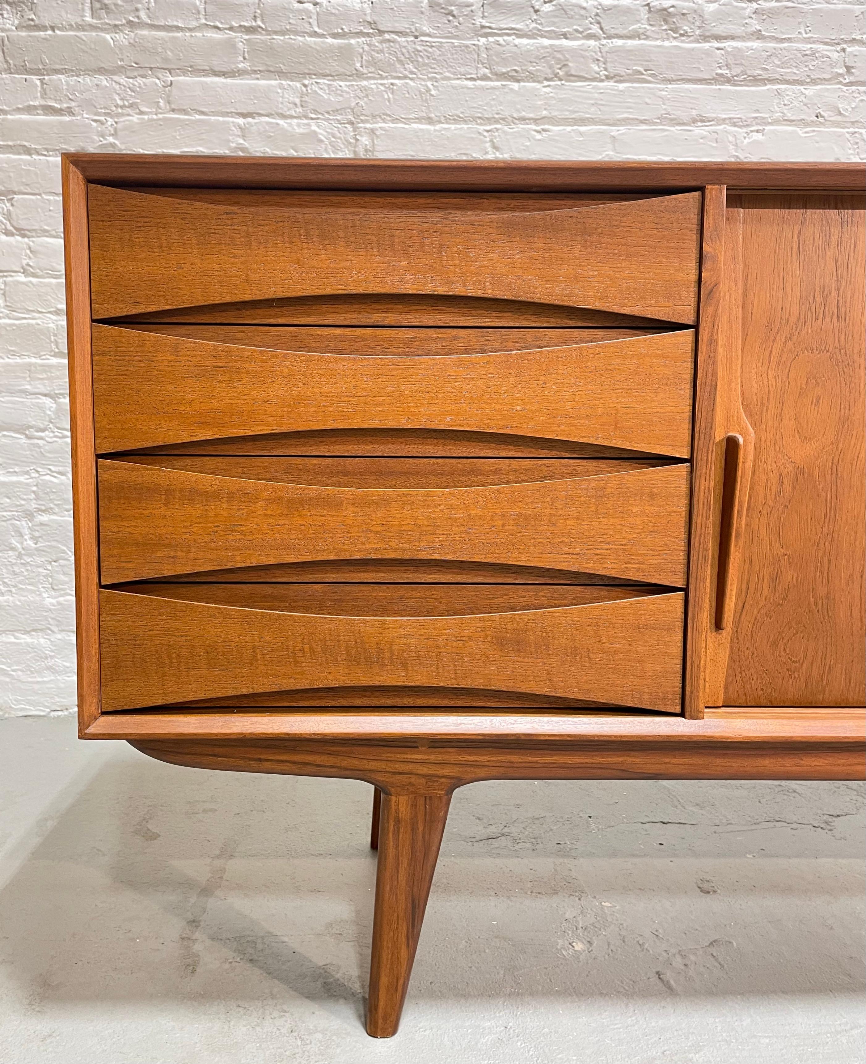 Contemporary  Handsome Mid Century MODERN styled SIDEBOARD / CREDENZA media stand