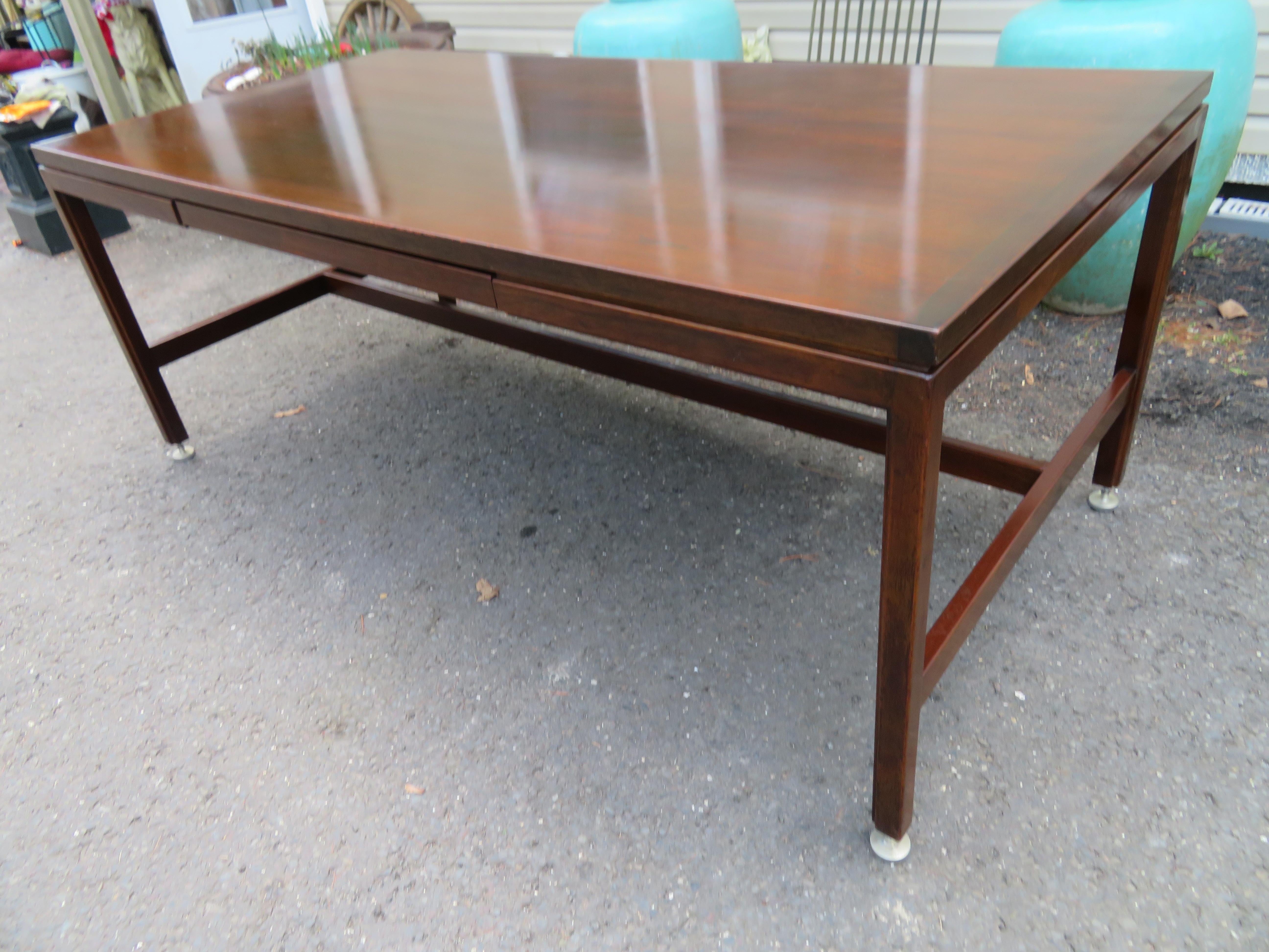 Handsome Mid-Century Modern Walnut Jens Risom Desk Table Mid-Century Modern For Sale 13
