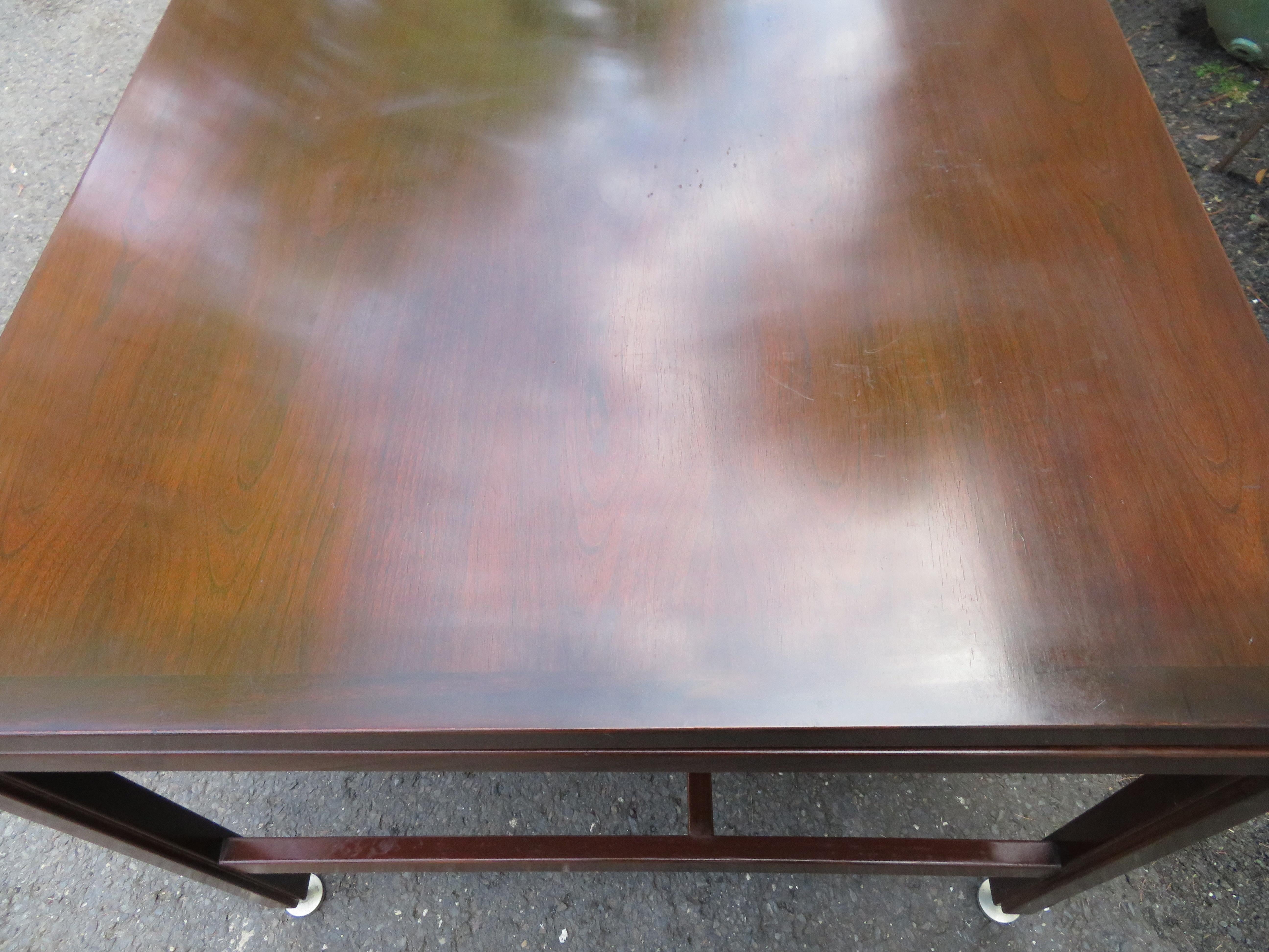 Handsome Mid-Century Modern Walnut Jens Risom Desk Table Mid-Century Modern For Sale 2