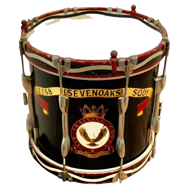Magnifique tambour militaire du Sevenoaks Air training Corps En vente sur  1stDibs