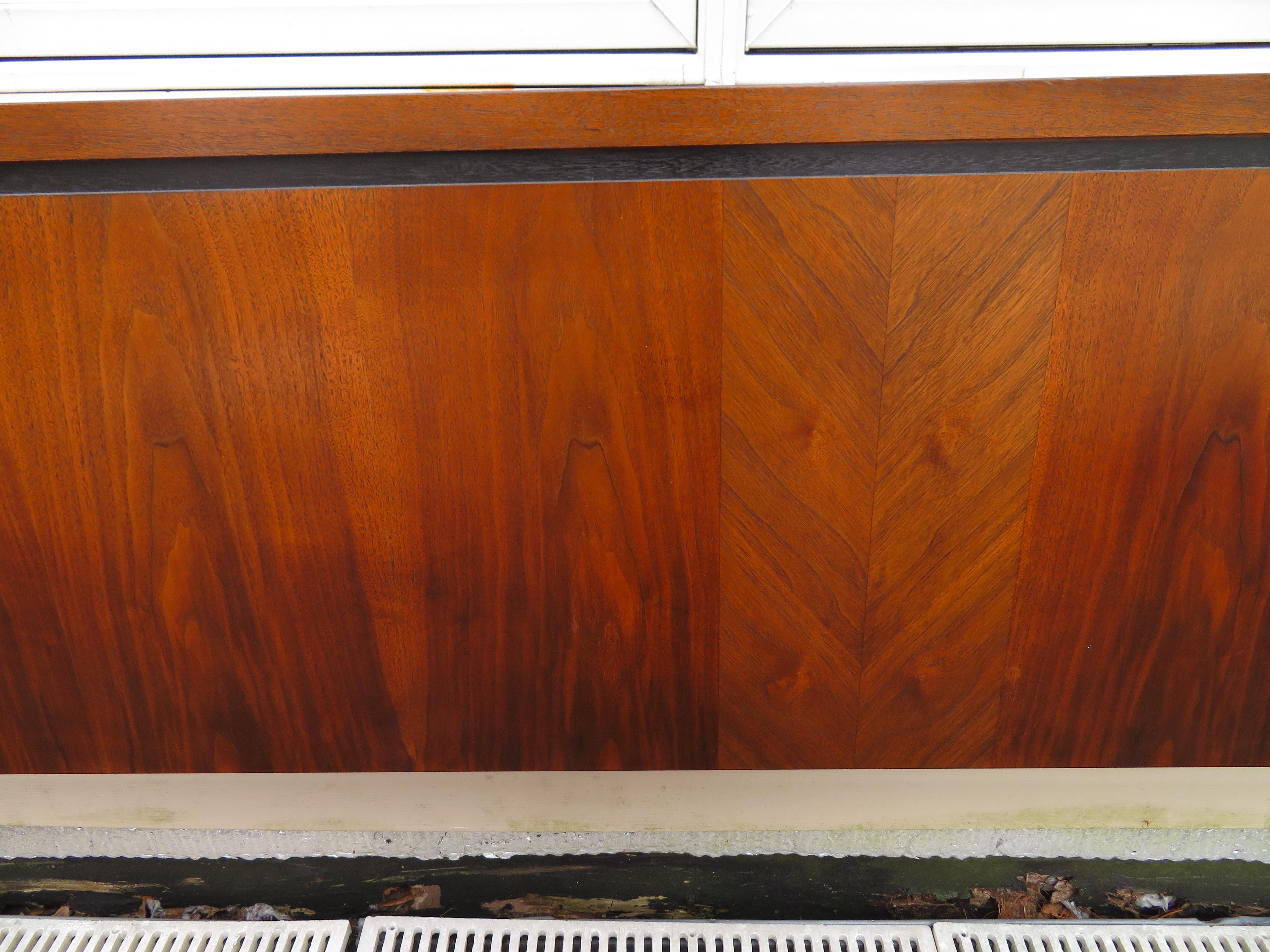 Handsome Milo Baughman Style Walnut Kingsize Headboard Mid-Century Modern In Good Condition For Sale In Pemberton, NJ