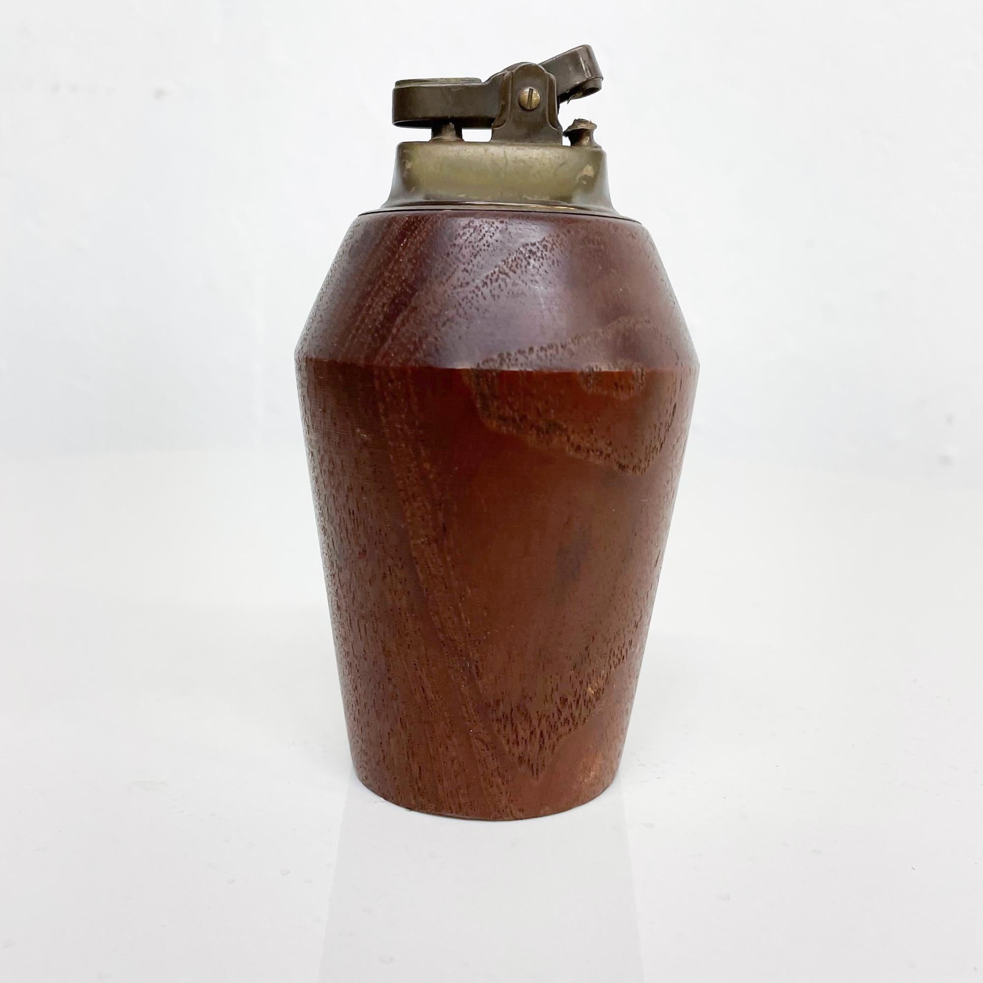 We are offering:
Norwegian modernism teak wood cigarette table lighter from Norway 1960s
Stamped by maker BV Stamped NORWAY 
Measures: 2.63 diameter x 4.75 tall inches
Original presentation vintage unrestored condition. Unable to test. Will