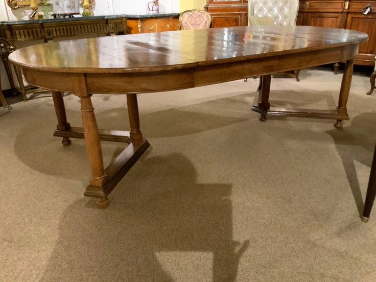 Italian Handsome Oval Shaped Dining Table with Star Inlay in the Top, V-Shaped Stretcher For Sale