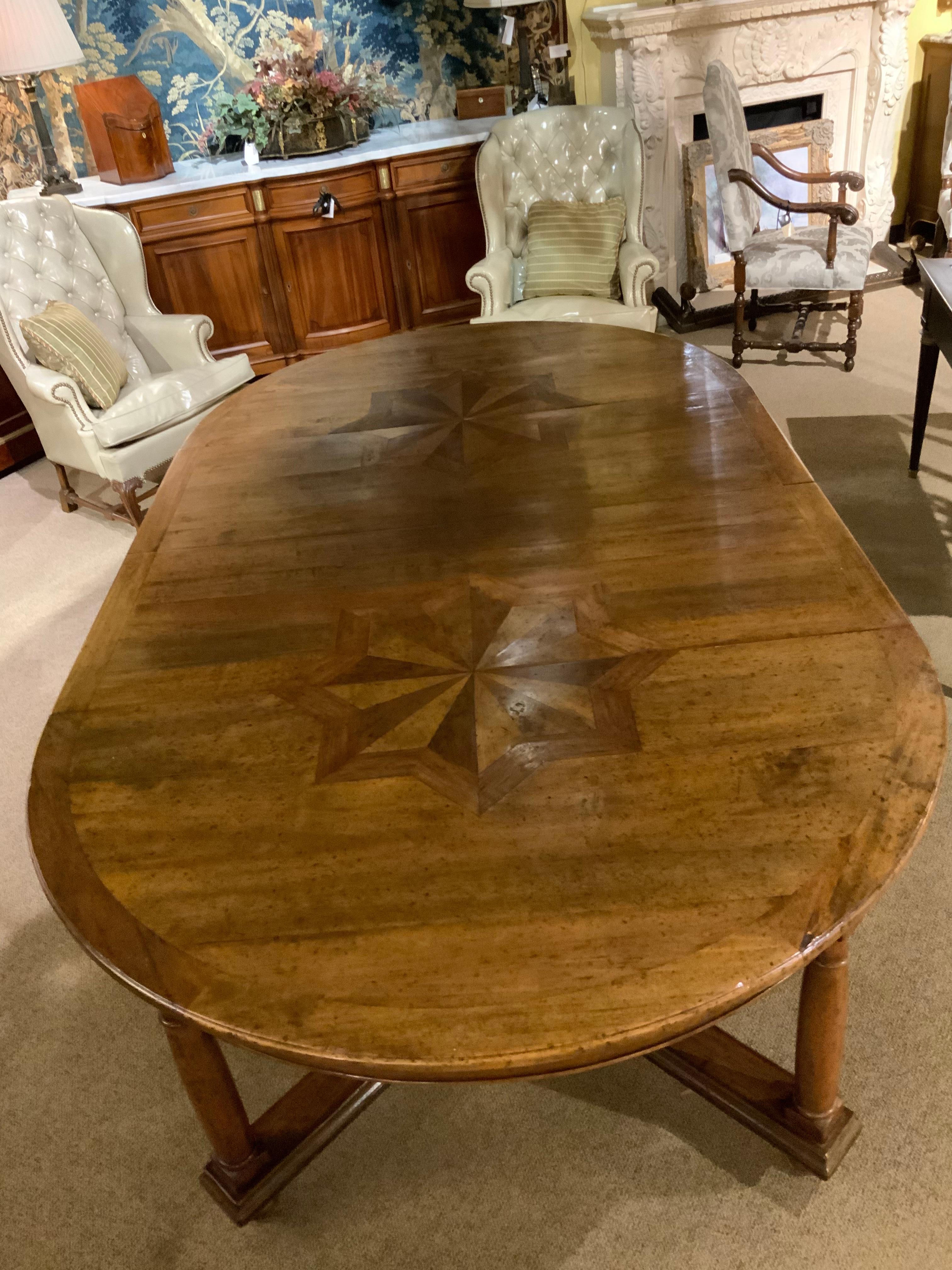 20th Century Handsome Oval Shaped Dining Table with Star Inlay in the Top, V-Shaped Stretcher