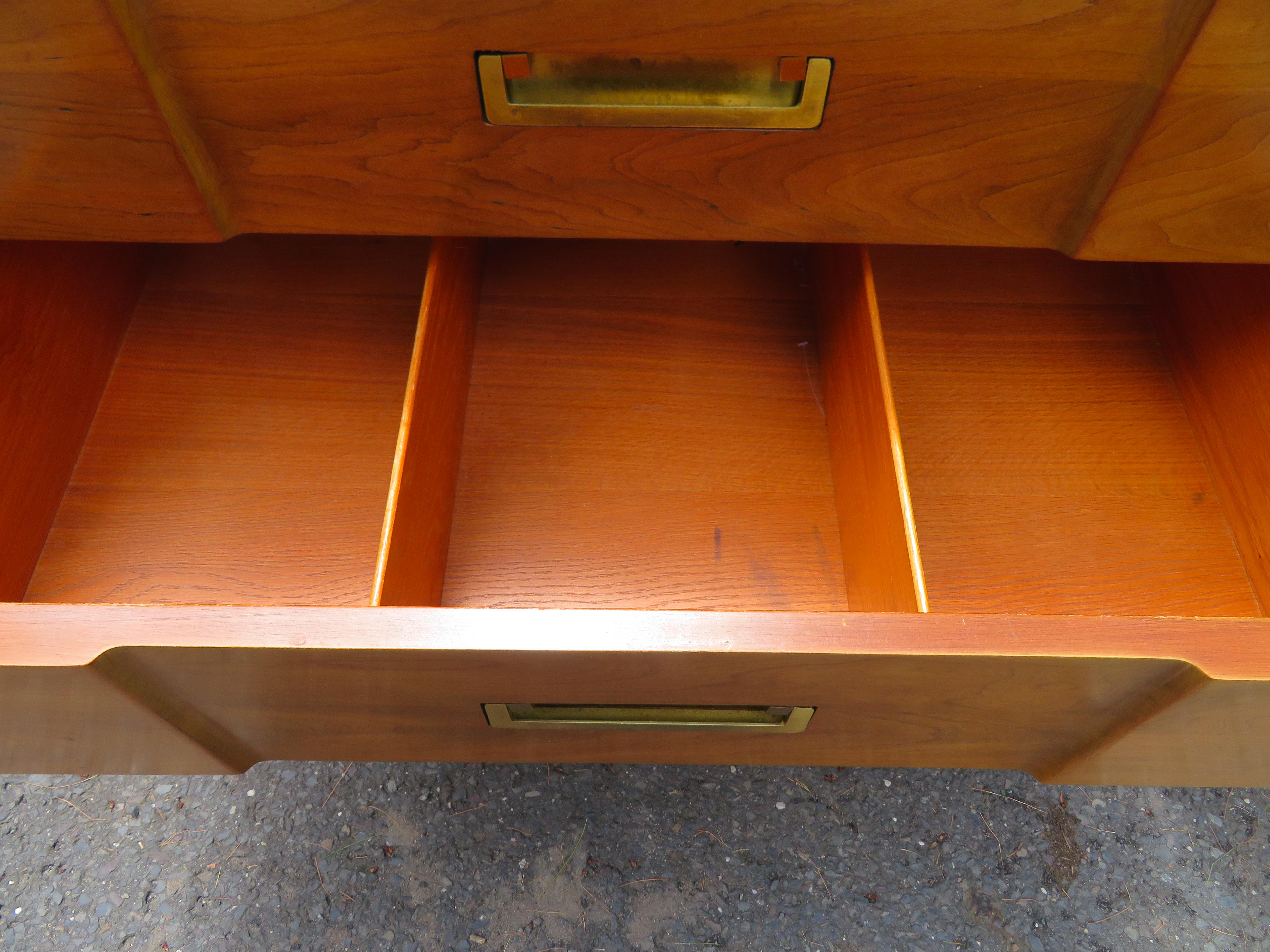 Mid-20th Century Handsome Pair Asian Style John Widdicomb Bachelors Chests Mid-Century Modern For Sale