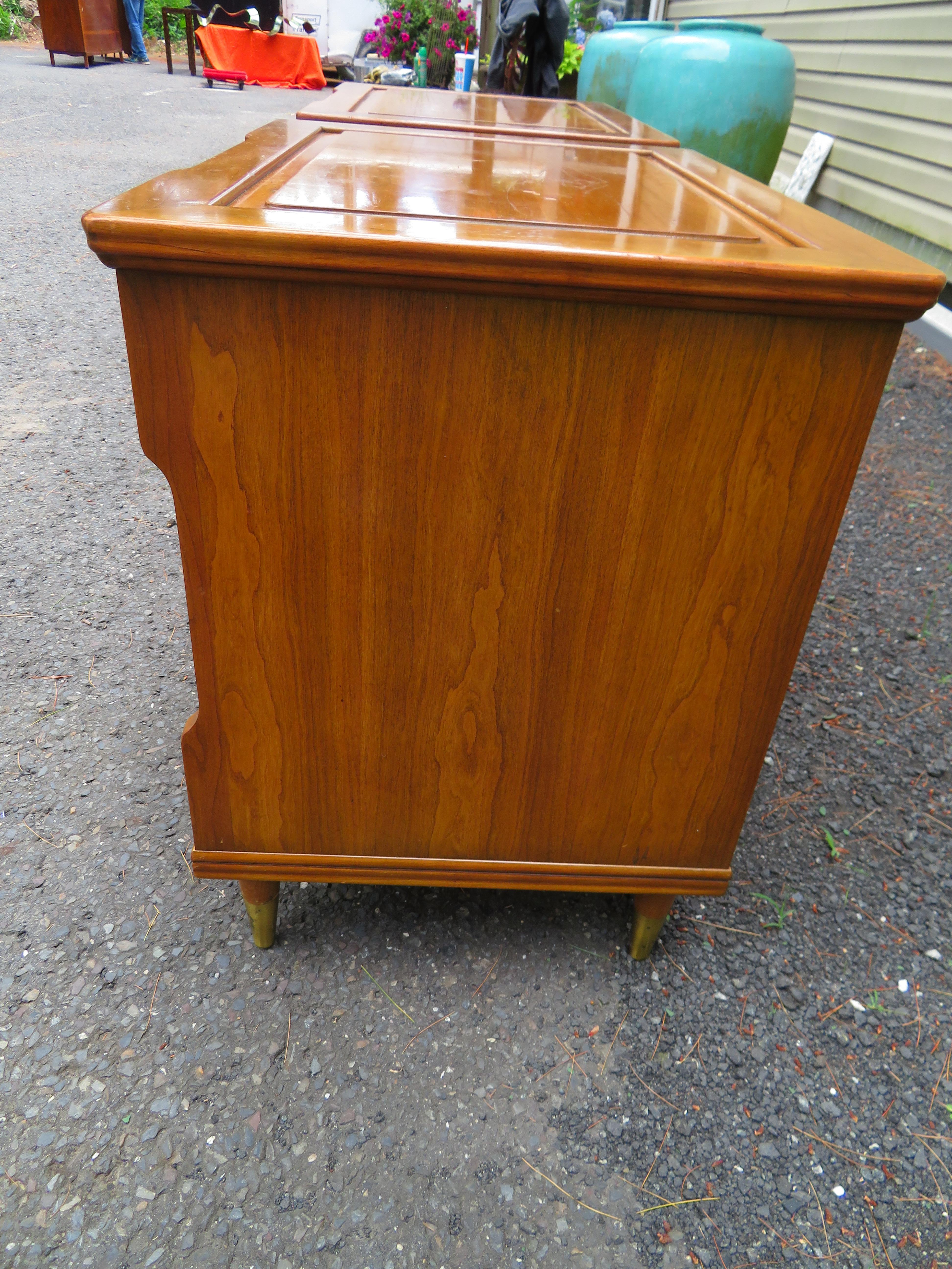 Handsome Pair Asian Style John Widdicomb Night Stands Mid-Century Modern For Sale 3