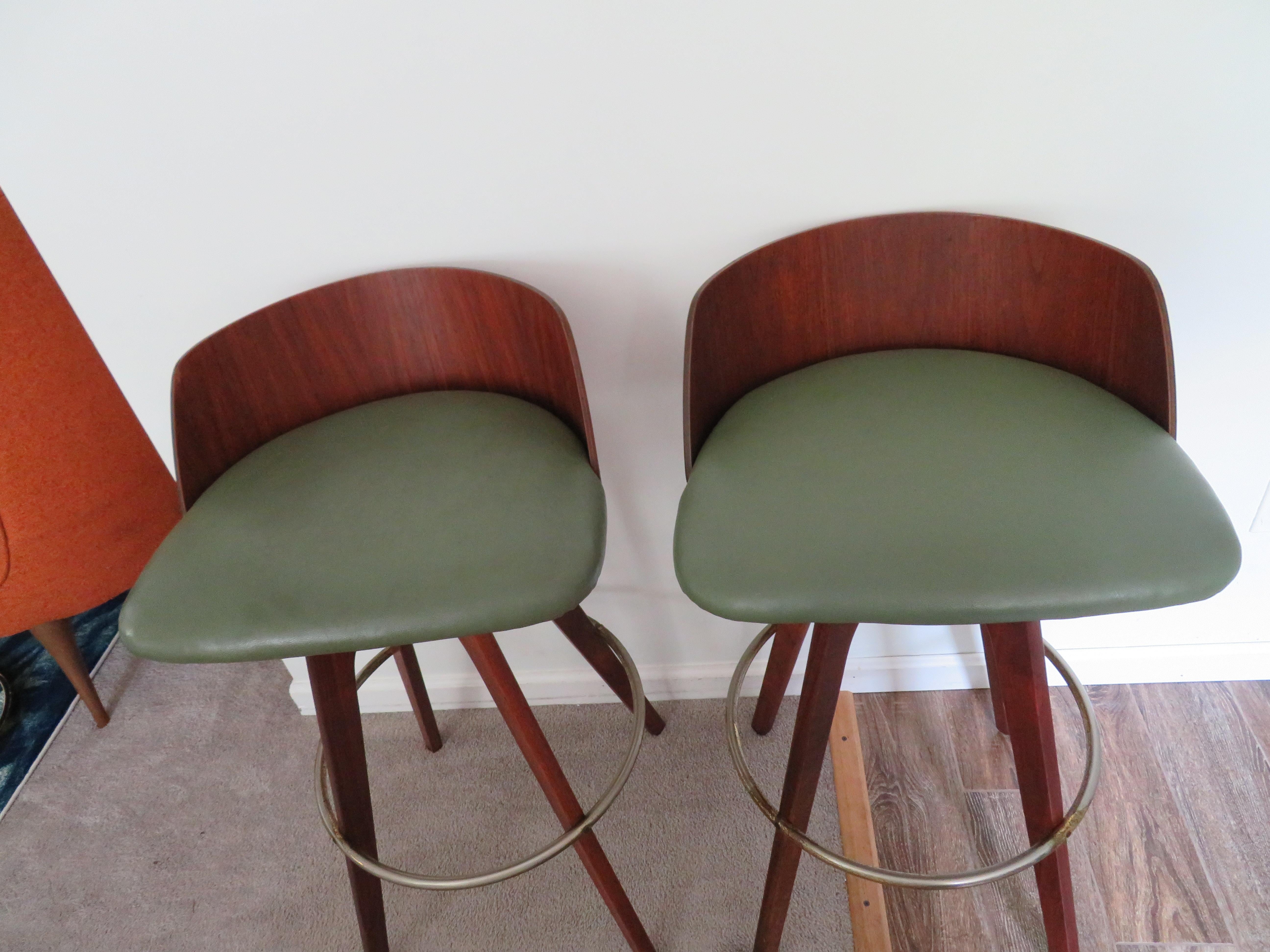 American Handsome Pair Chet Beardsley Sculptural Walnut Bar Stool Mid-Century Modern