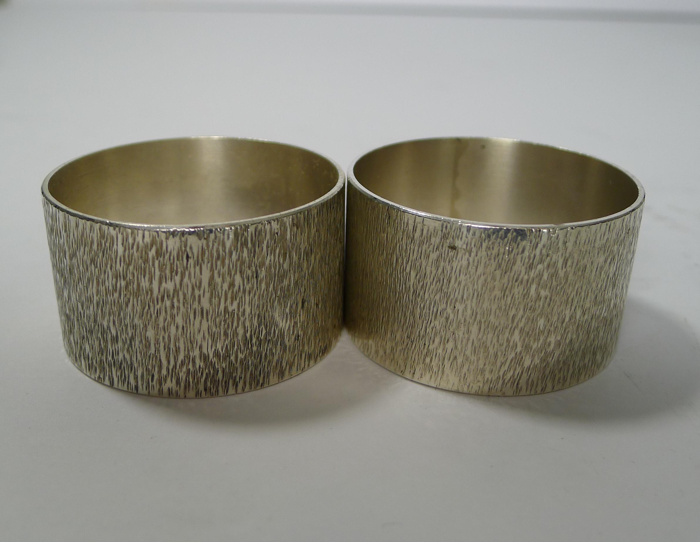 Mid-Century Modern Handsome Pair of English Sterling Silver Napkin Rings, 1949 For Sale