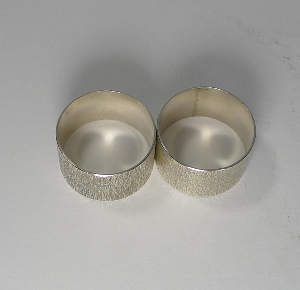 Handsome Pair of English Sterling Silver Napkin Rings, 1949 In Good Condition For Sale In Bath, GB