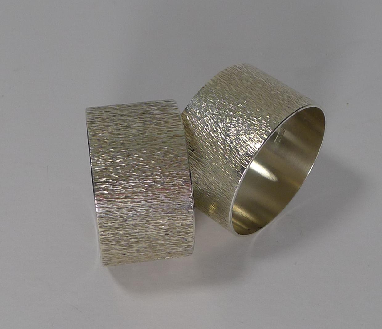 Handsome Pair of English Sterling Silver Napkin Rings, 1949 For Sale 1