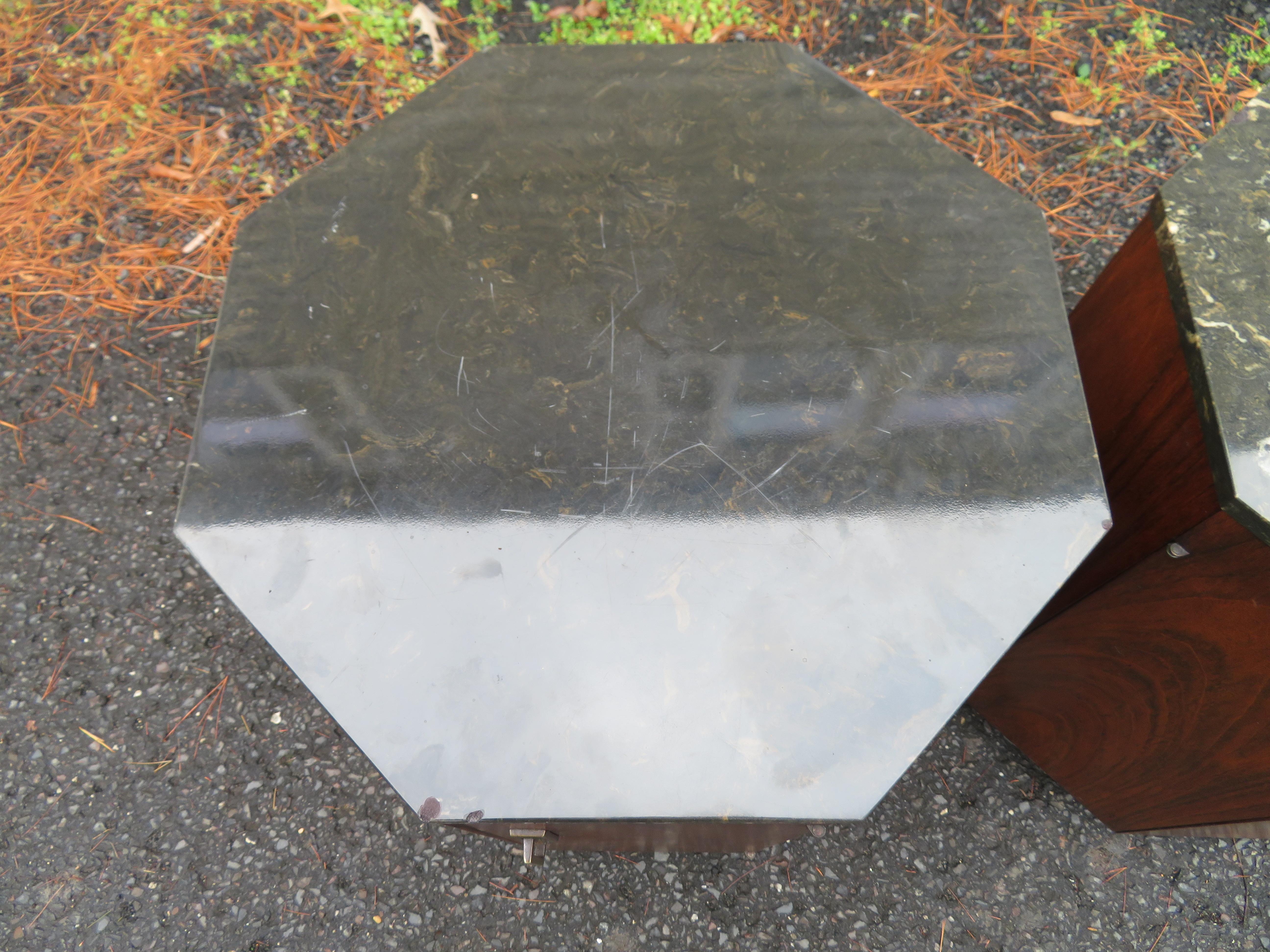 Milieu du XXe siècle Belle paire de tables d'appoint octogonales à tambour de style Harvey Probber, mi-siècle moderne en vente
