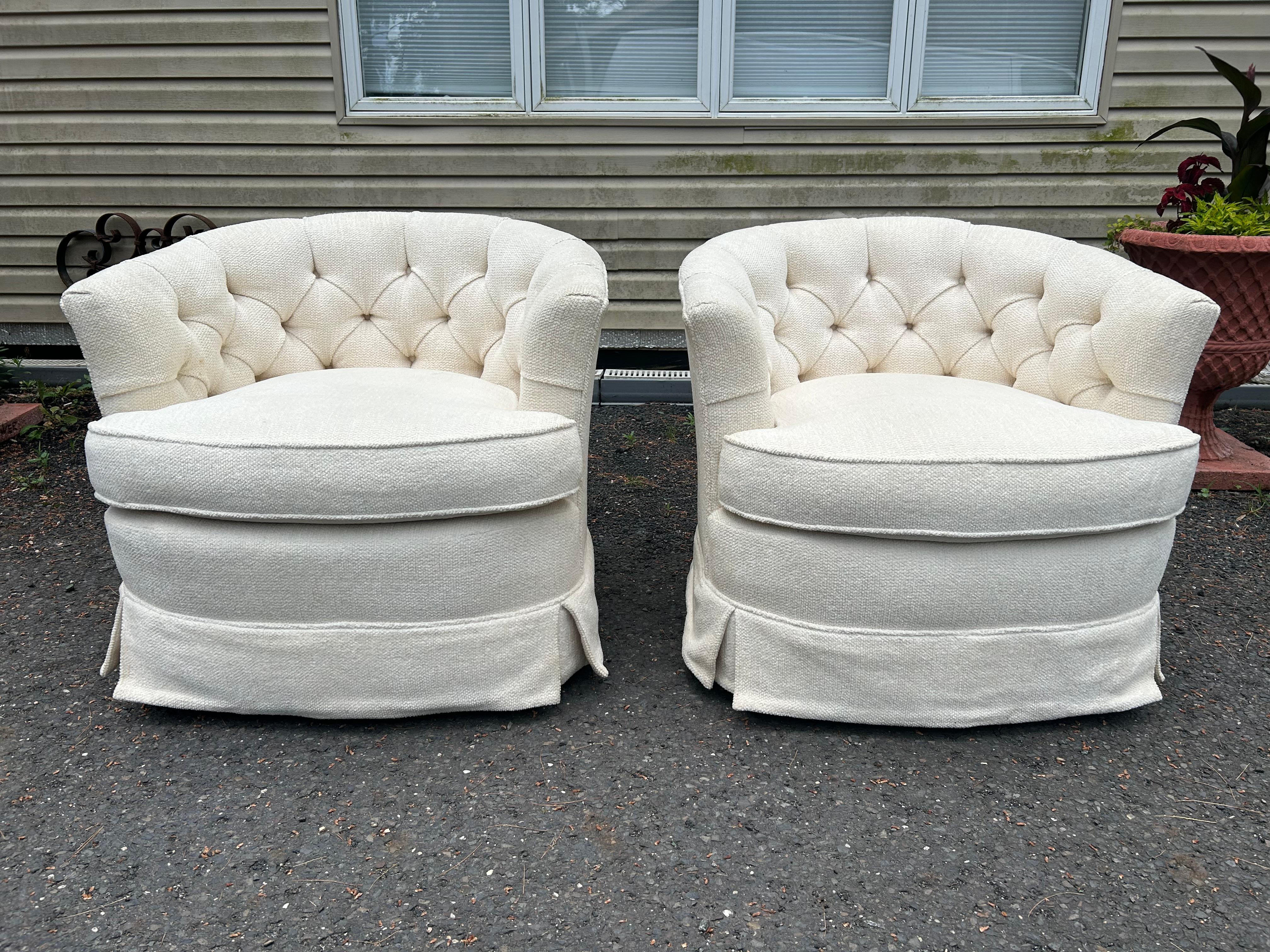 Belle paire de chaises longues tuftées à dossier baril de style Harvey Probber en vente 5