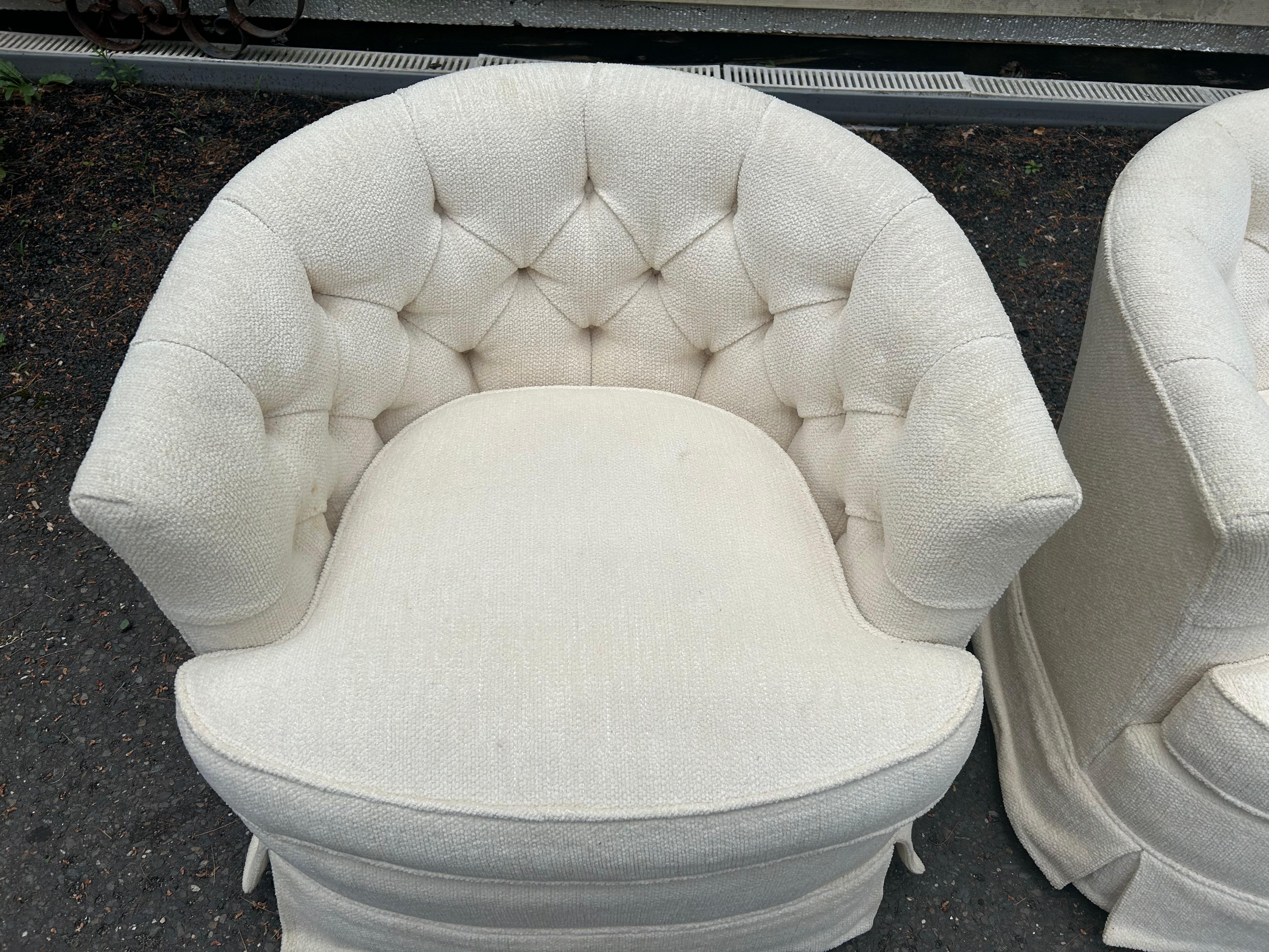 Américain Belle paire de chaises longues tuftées à dossier baril de style Harvey Probber en vente