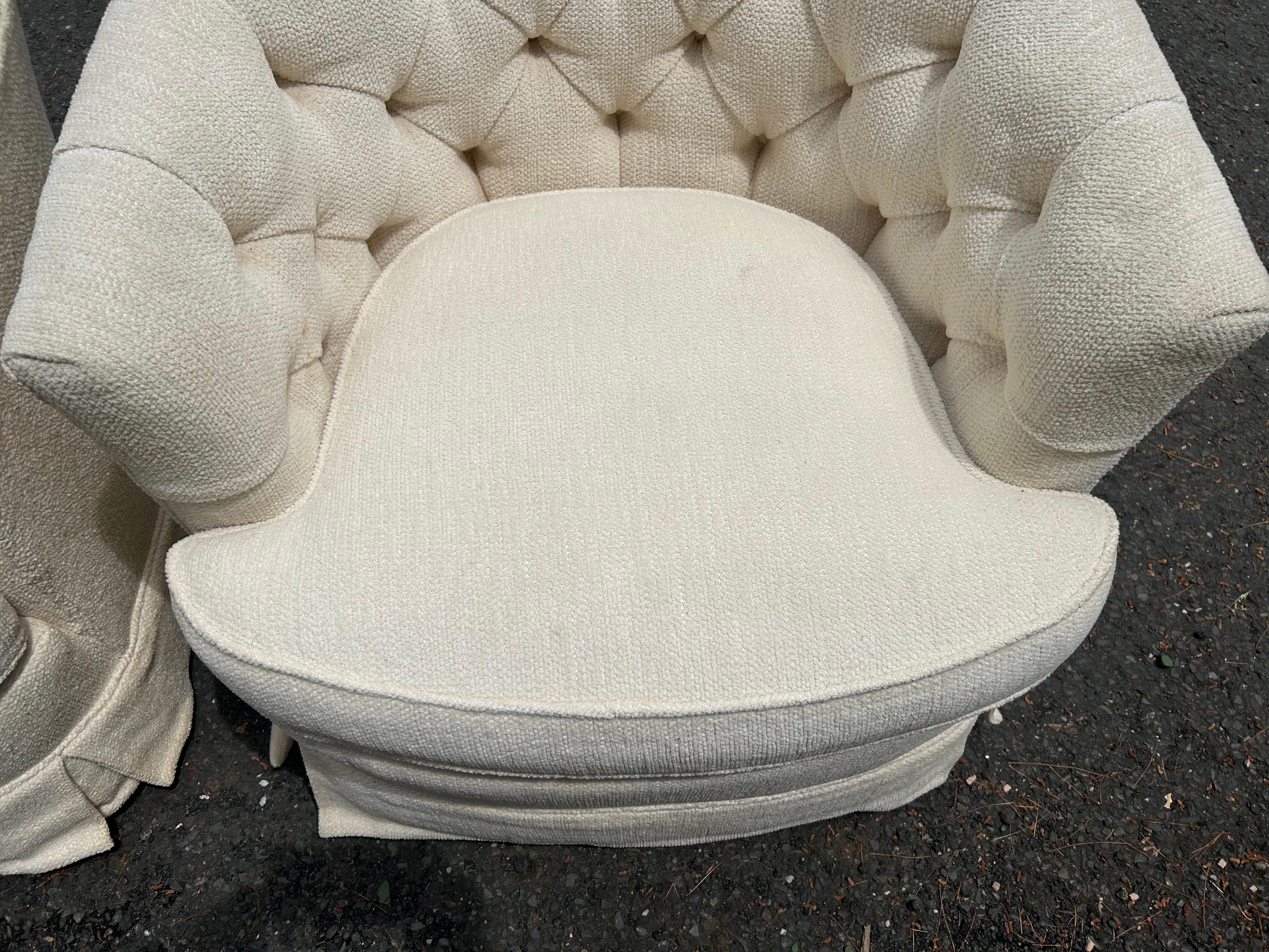 Milieu du XXe siècle Belle paire de chaises longues tuftées à dossier baril de style Harvey Probber en vente