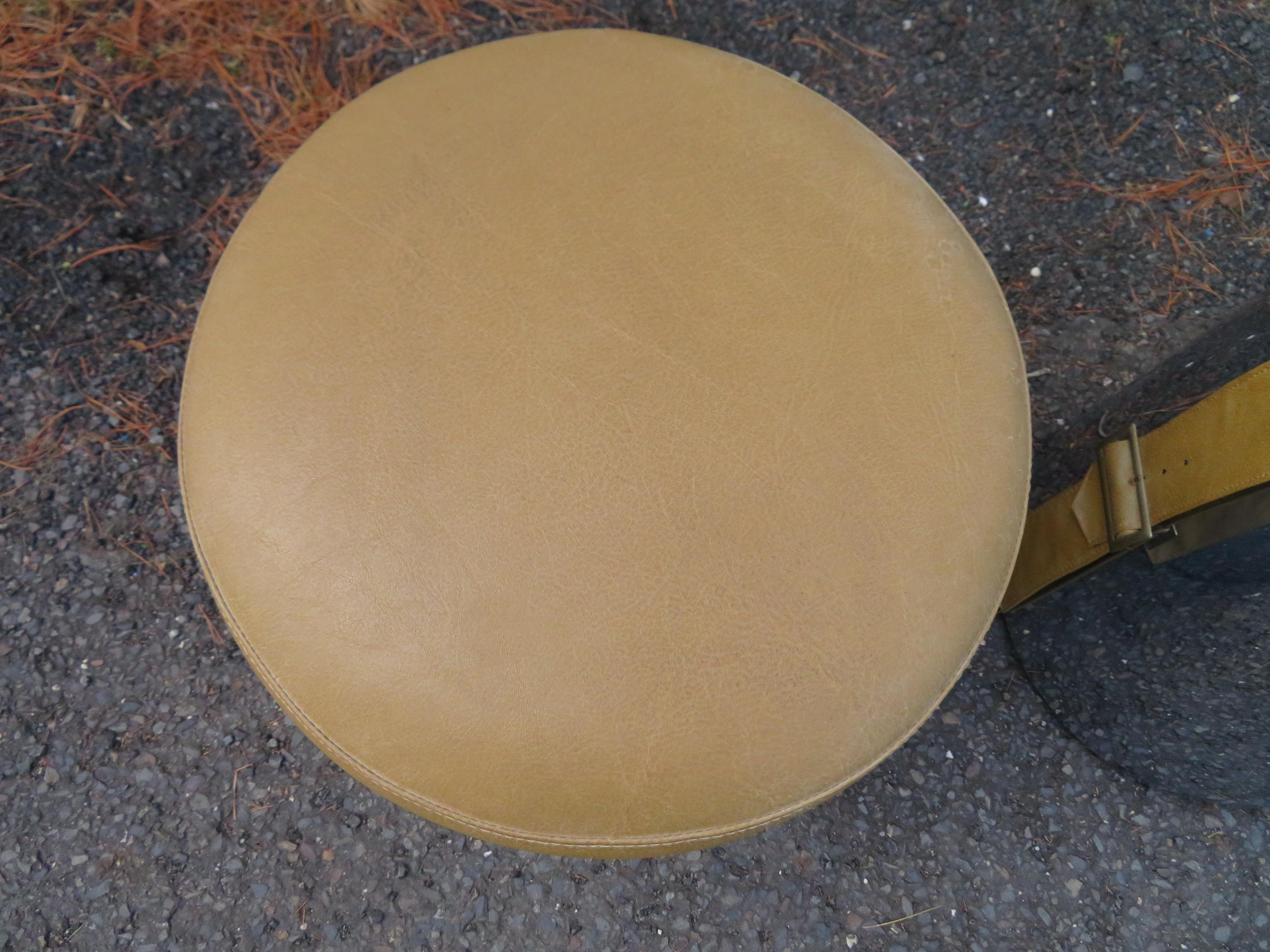 Hermoso par Milo Baughman Style 1960s Cromo Cilindro Taburete Otomano Midcentury Estadounidense en venta