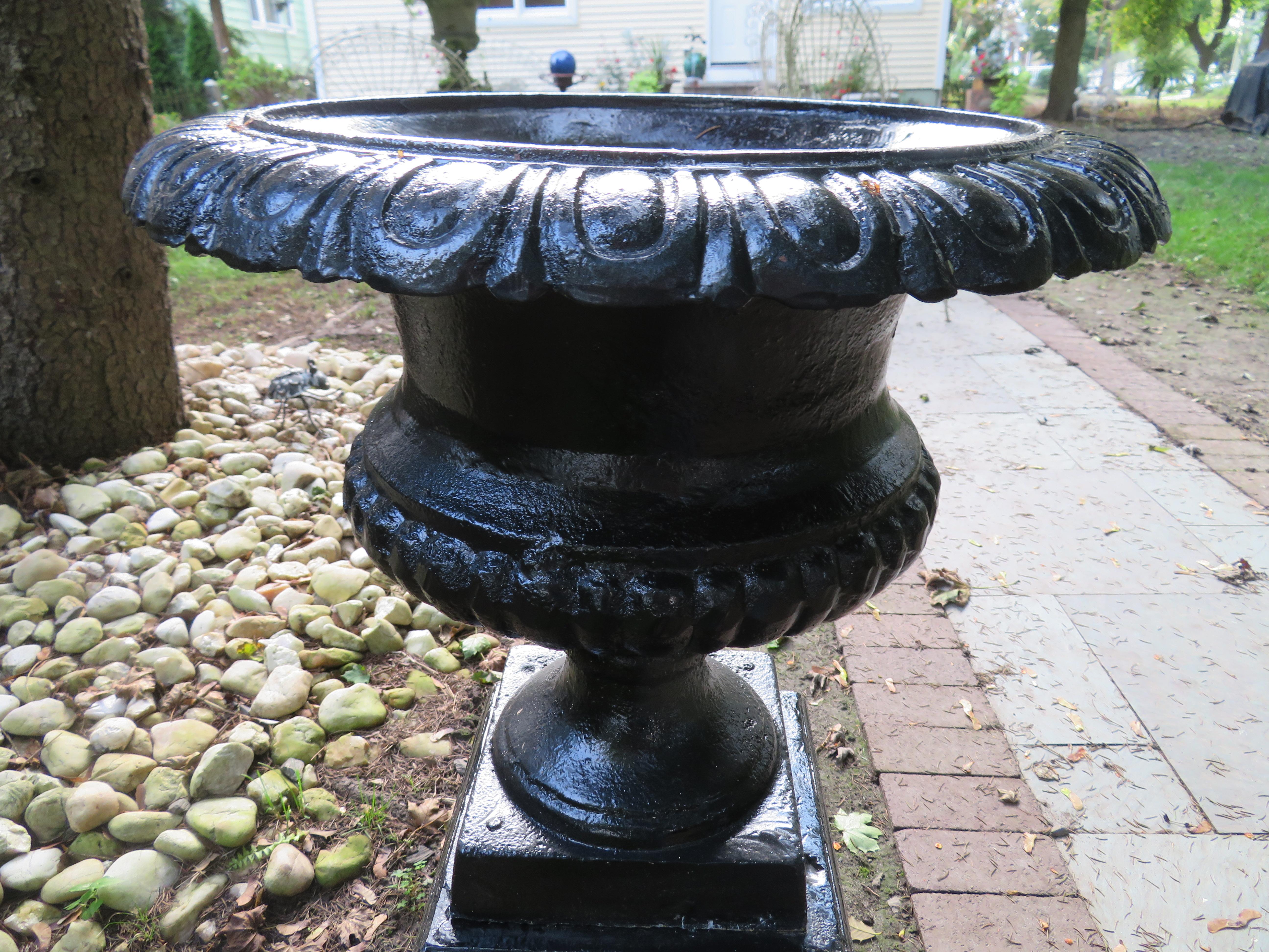 Handsome Pair of 20th Century Cast Iron Urns Victorian Style In Good Condition In Pemberton, NJ