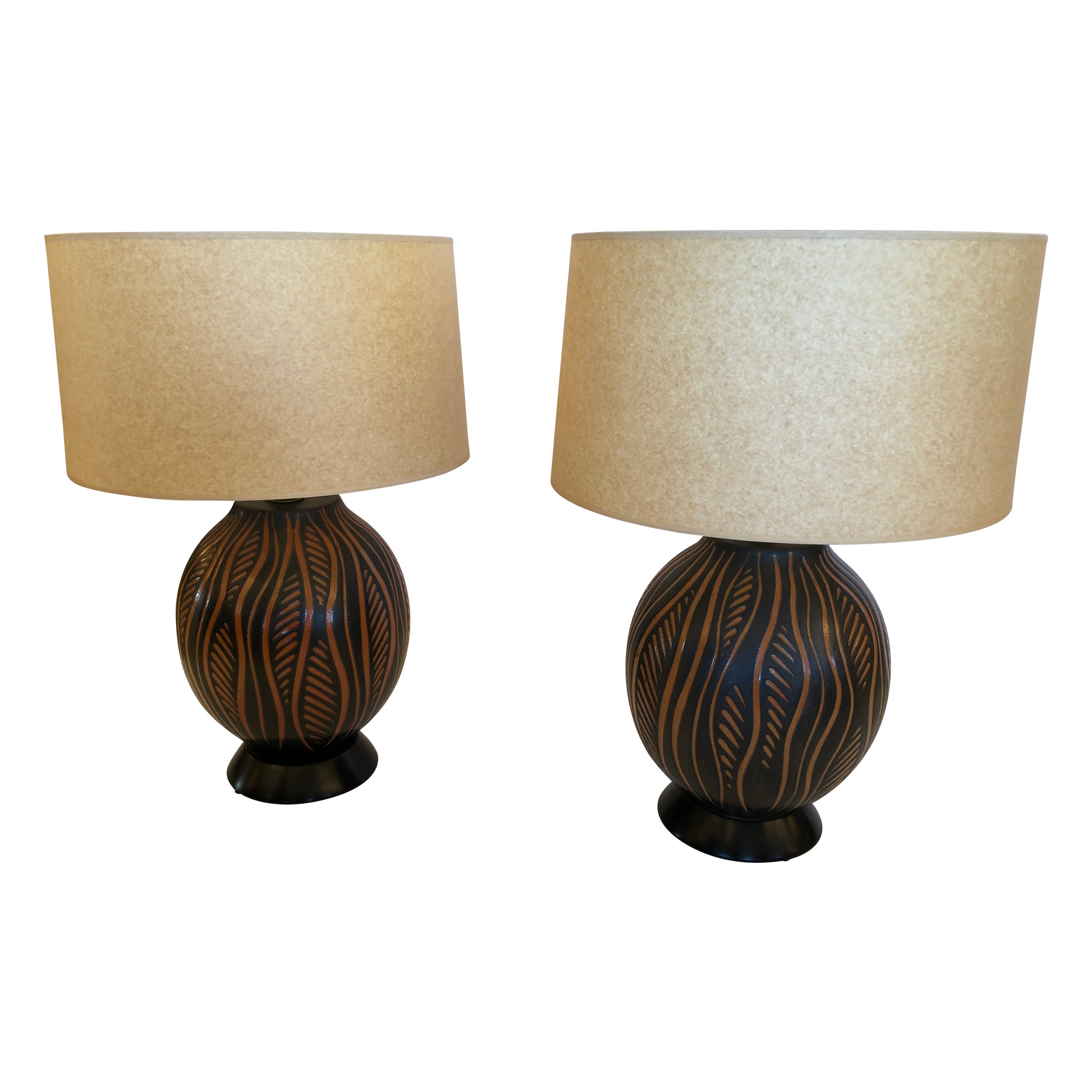 Splendida coppia di lampade da tavolo in ceramica nera e arancione realizzate a mano