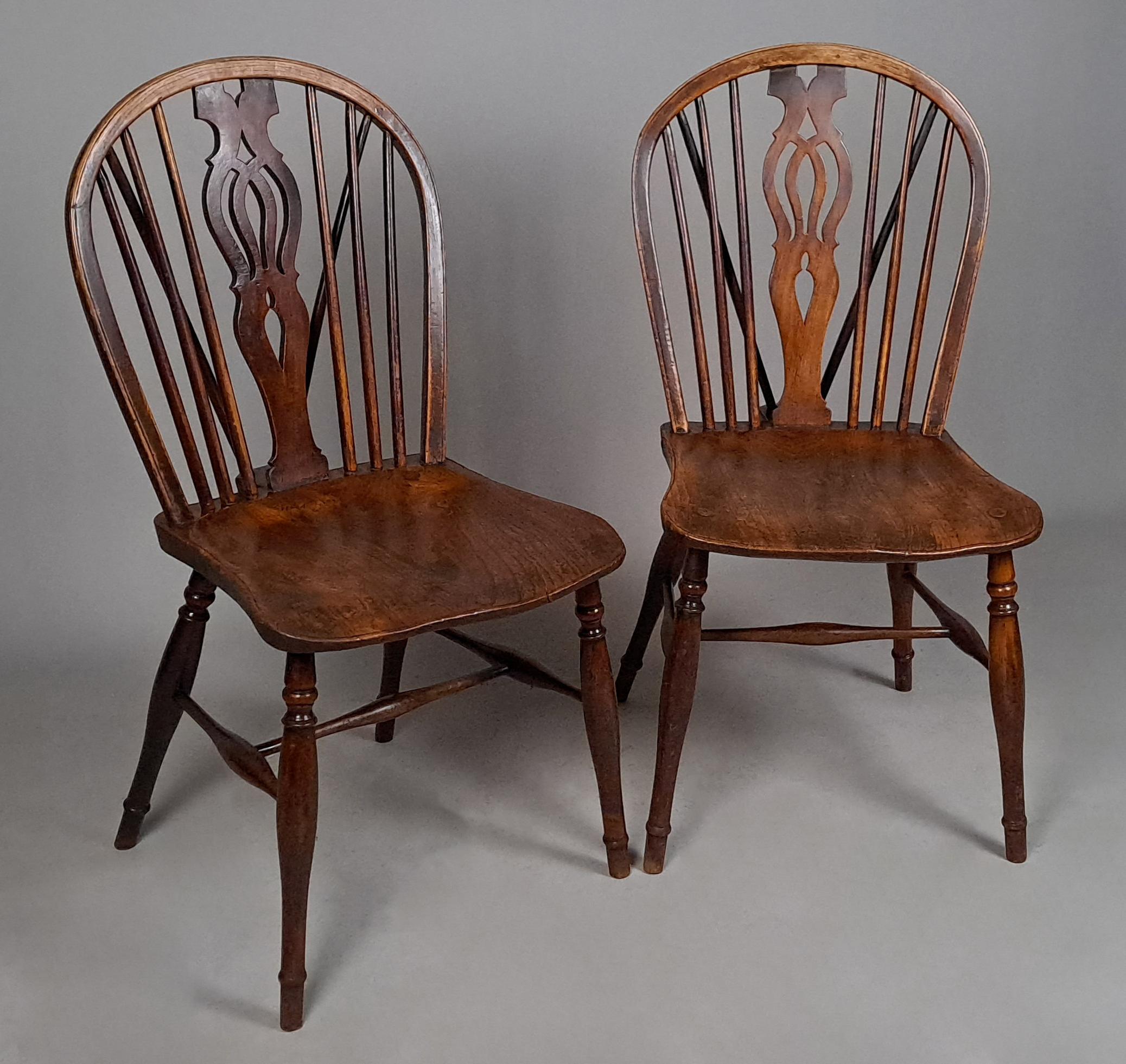 Handsome Pair of Georgian Stick Back Windsor Chairs c. 1810 In Good Condition For Sale In Heathfield, GB