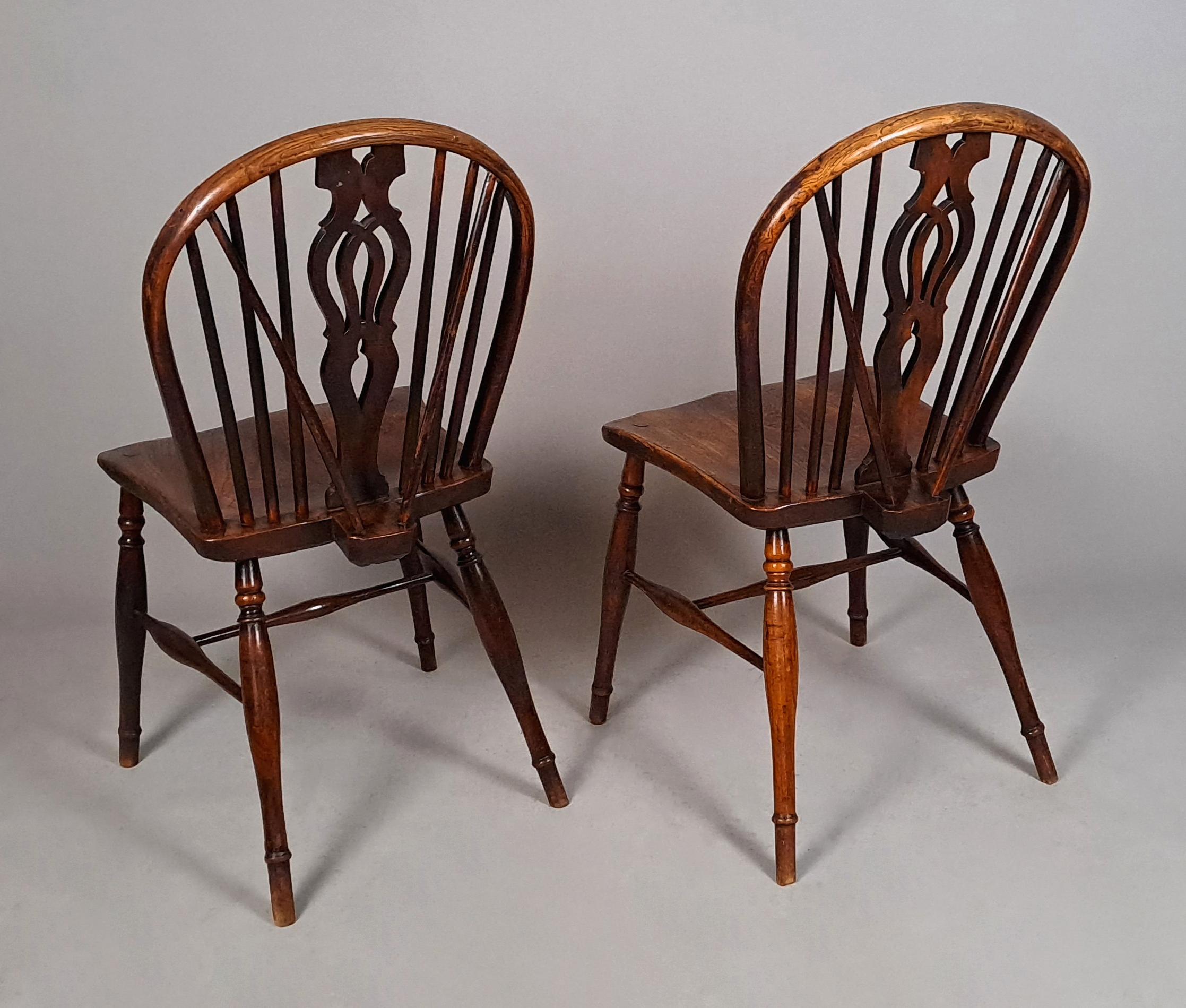 Handsome Pair of Georgian Stick Back Windsor Chairs c. 1810 For Sale 1