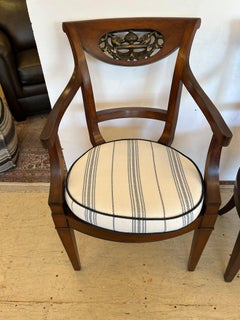 Splendida coppia di poltrone in legno di noce della Reggenza italiana con sedili a canne