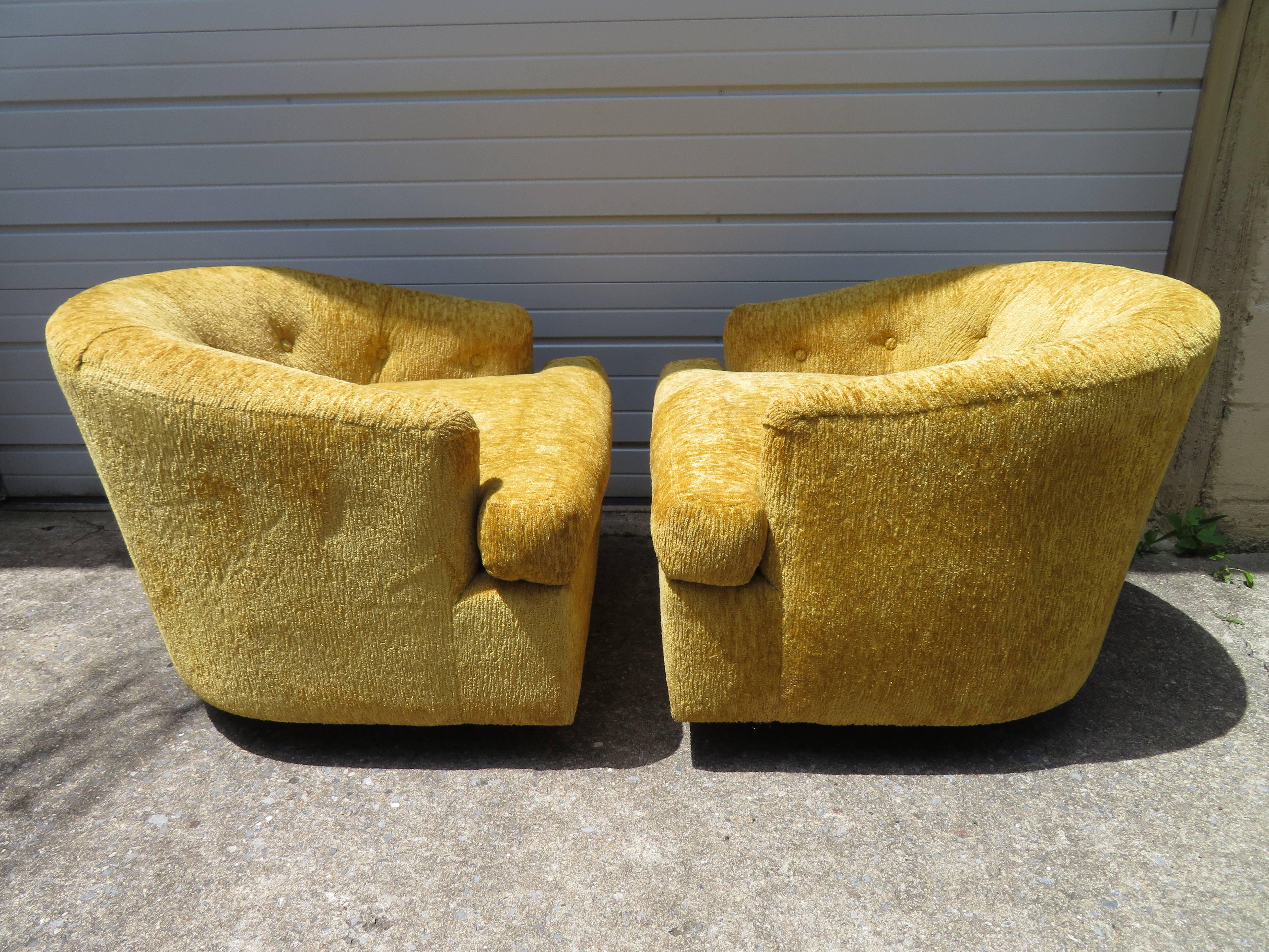 Handsome Pair of John Stuart Swivel Barrel Back Lounge Chairs Mid-Century Modern For Sale 3
