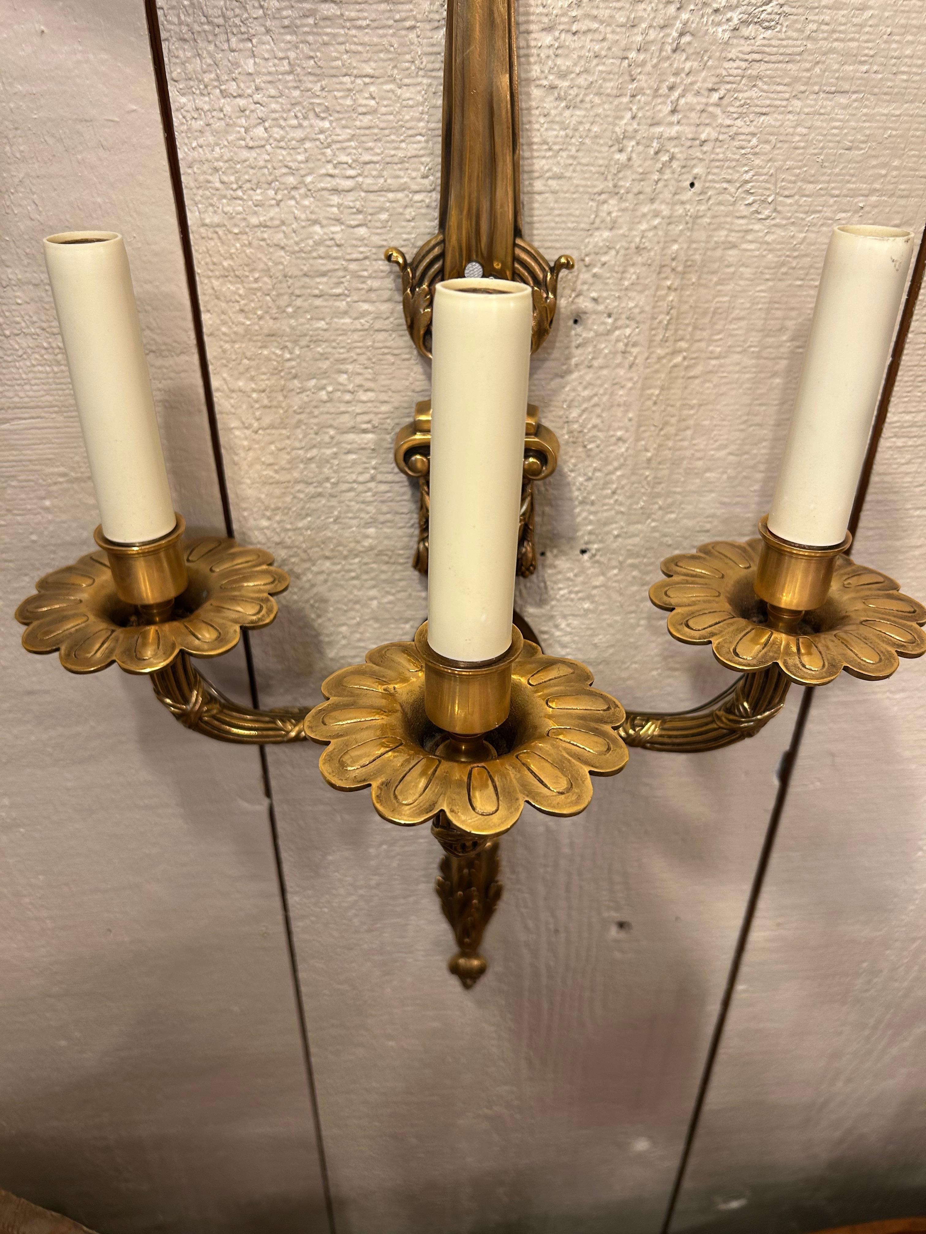 Bonito par de apliques de latón macizo en Bueno estado para la venta en Hopewell, NJ