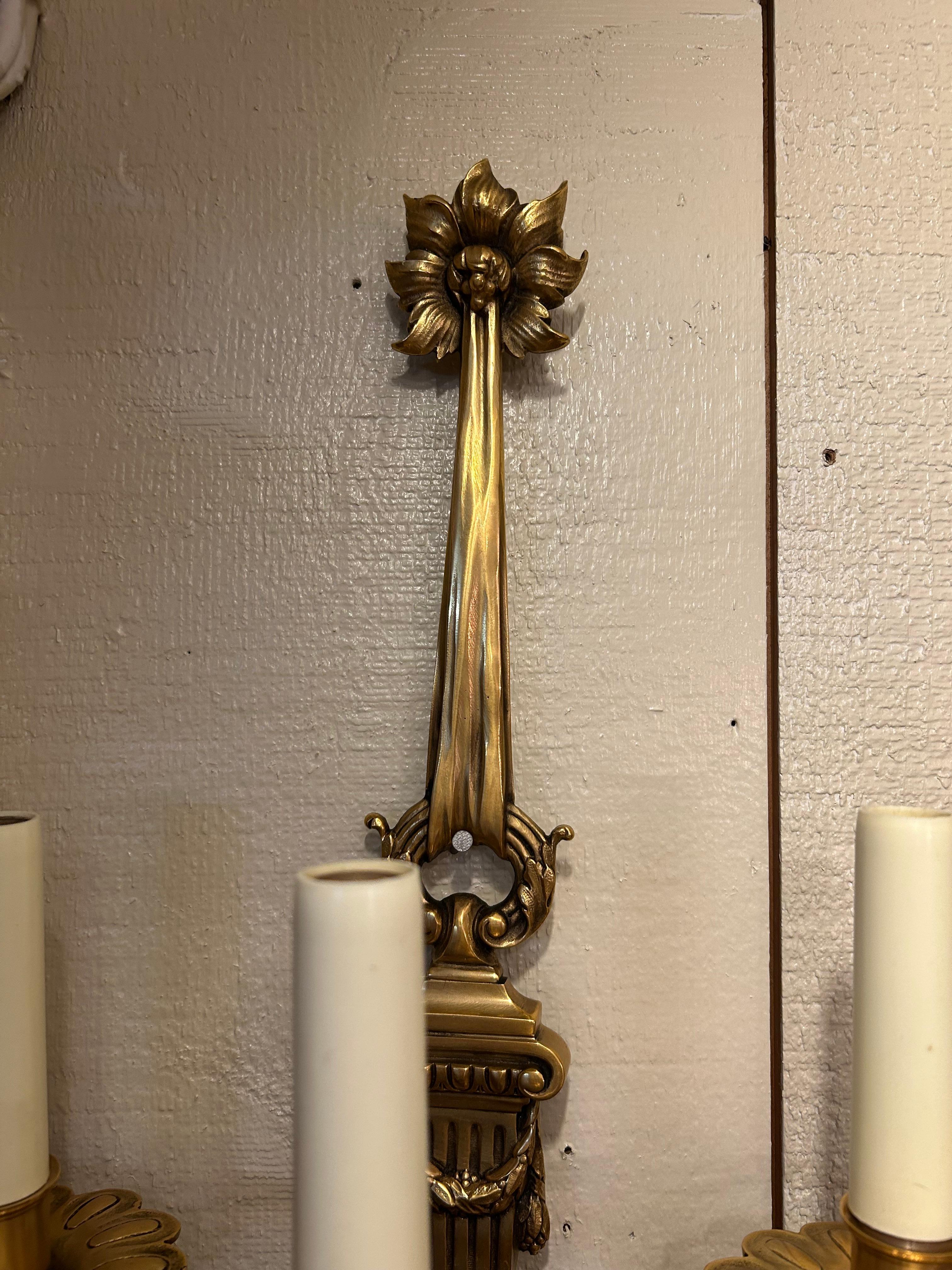 Bonito par de apliques de latón macizo Latón en venta