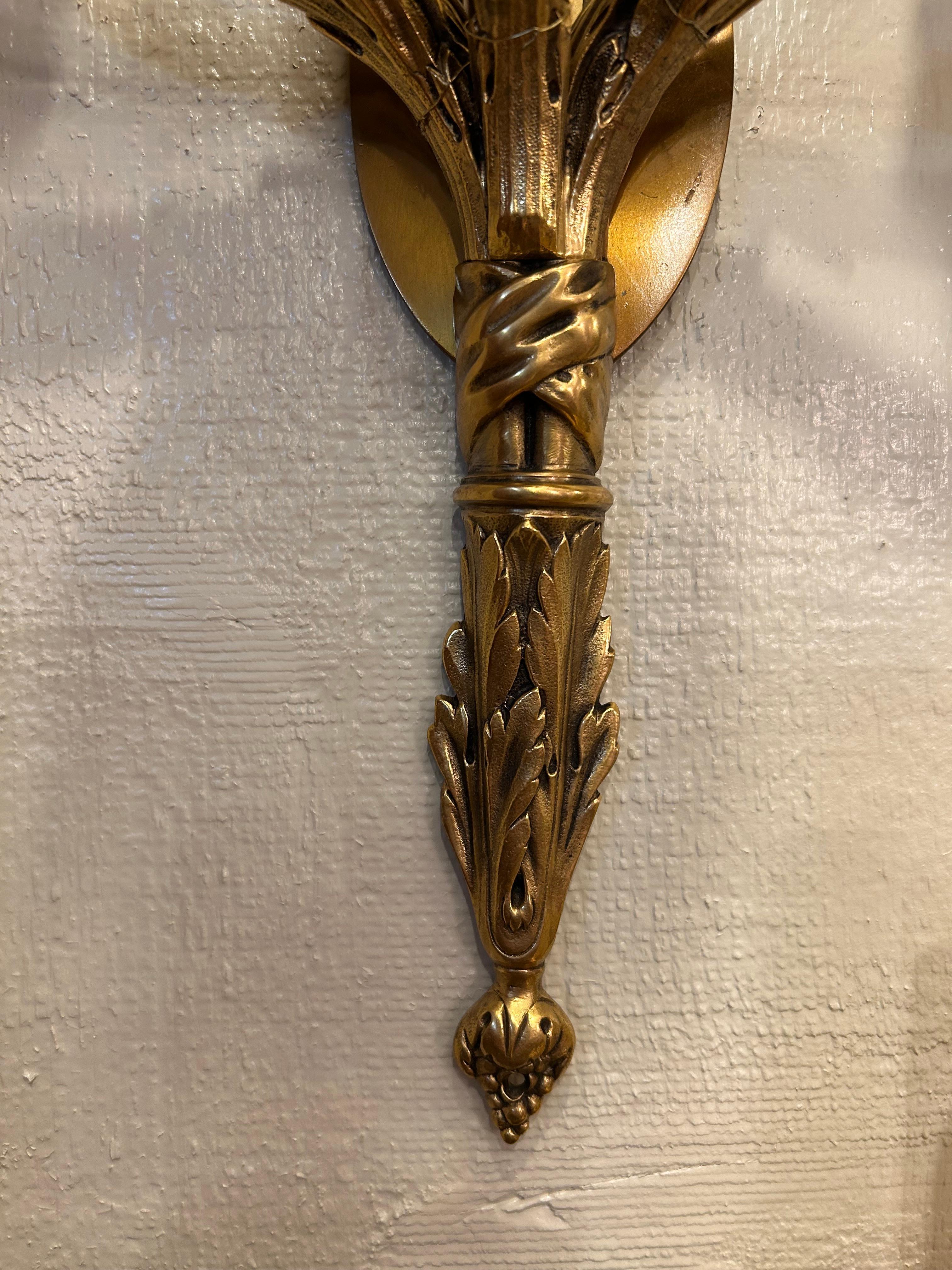 Bonito par de apliques de latón macizo en venta 2