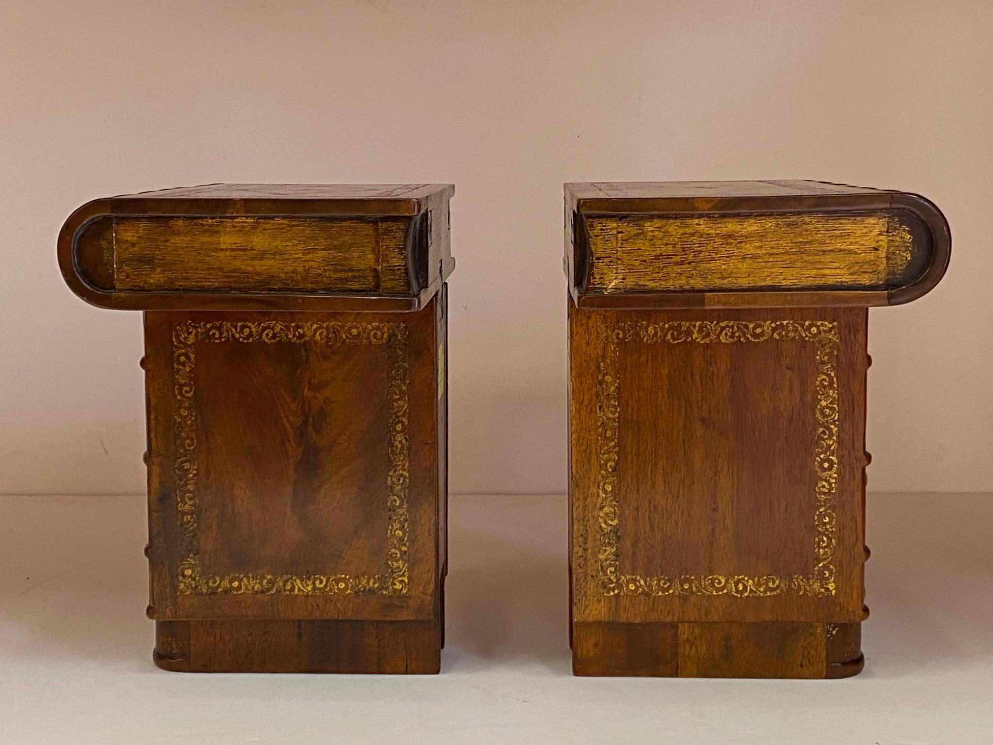 Bonito par de soportes para libros en trampantojo Madera en venta