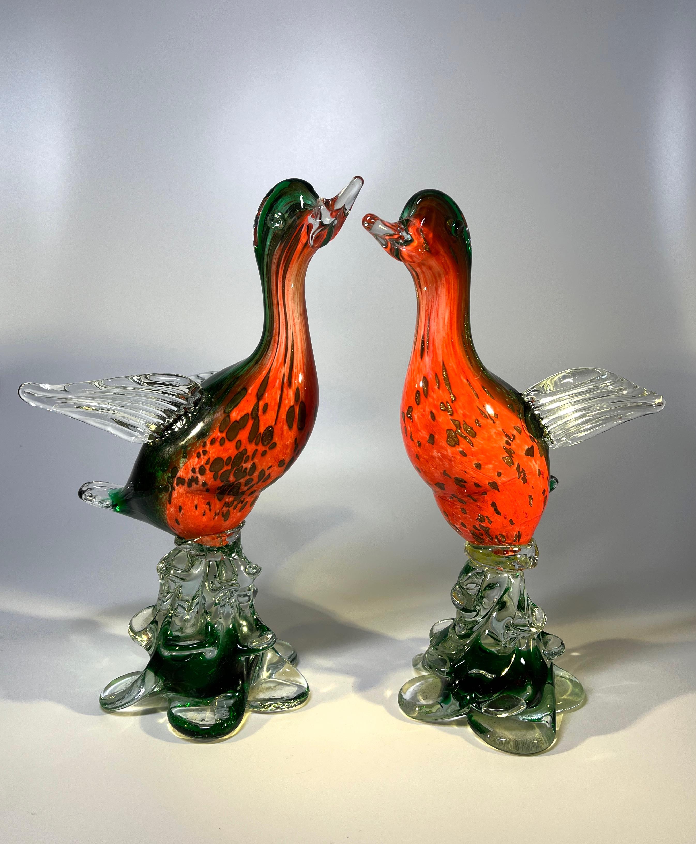 Handsome Pair of Vintage Venetian Glass Birds, Murano Hand Blown circa 1960s For Sale 1