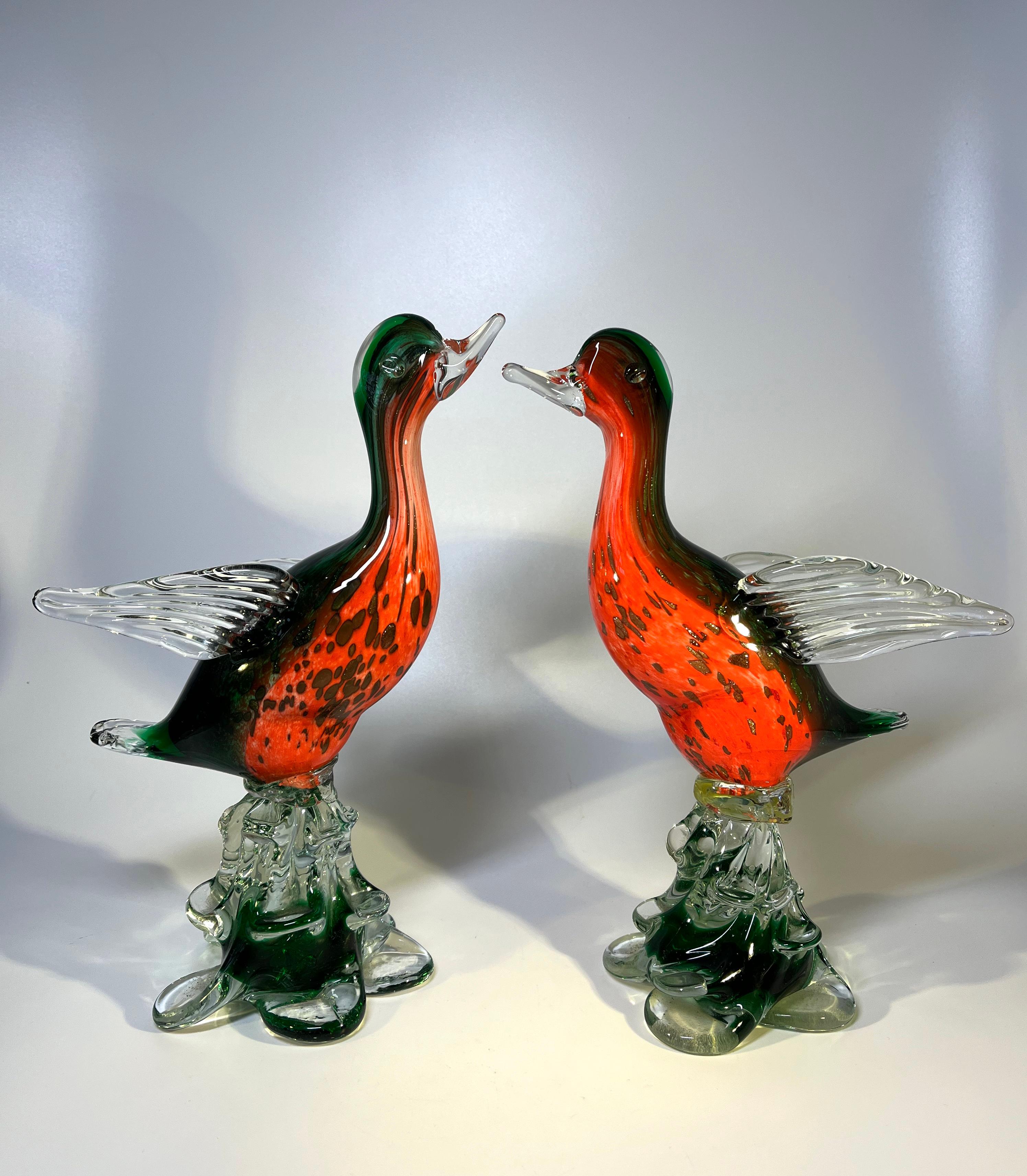 Fait main Belle paire d'oiseaux en verre vénitien vintage, Murano soufflé à la main, circa 1960 en vente