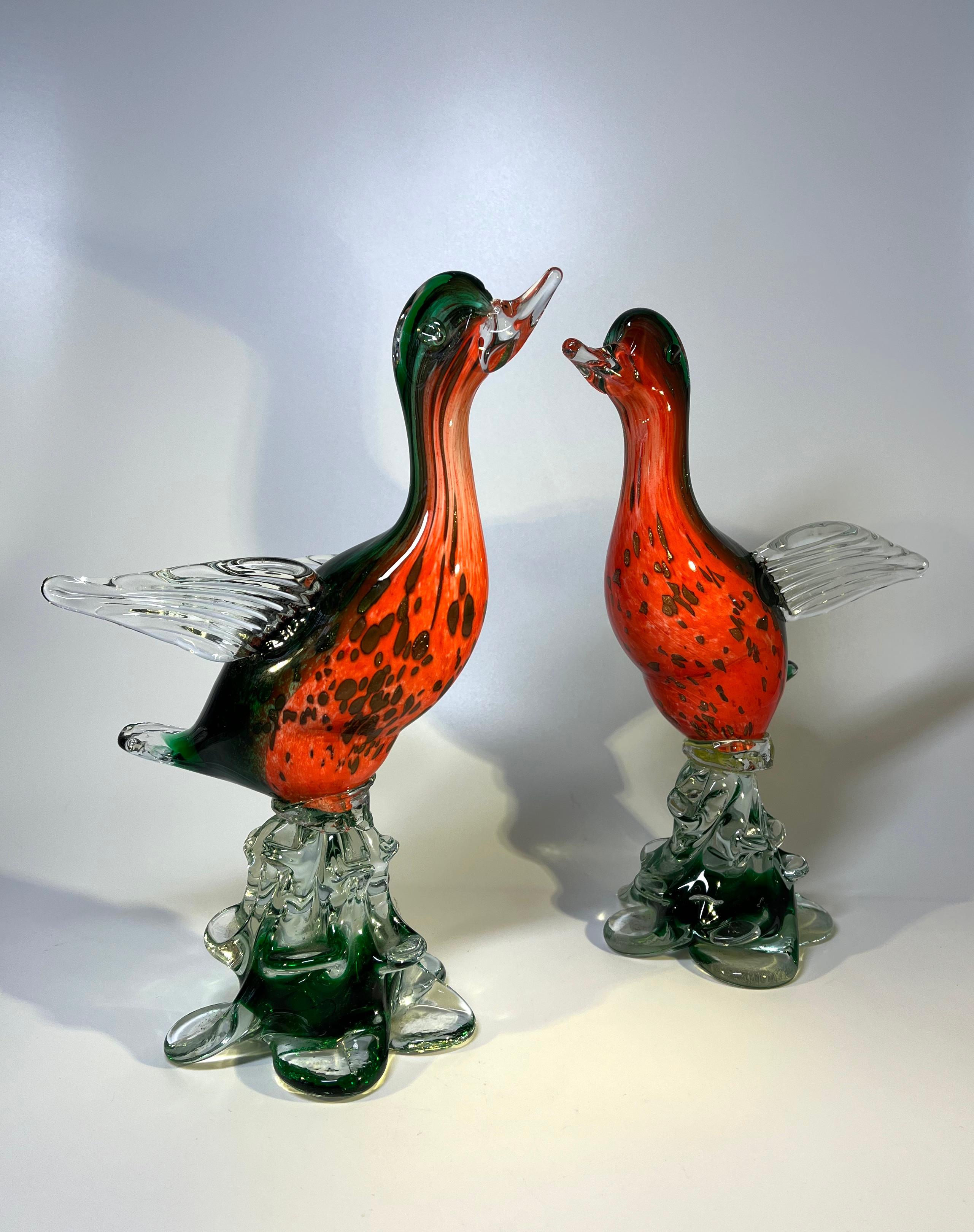 Italian Handsome Pair of Vintage Venetian Glass Birds, Murano Hand Blown circa 1960s For Sale