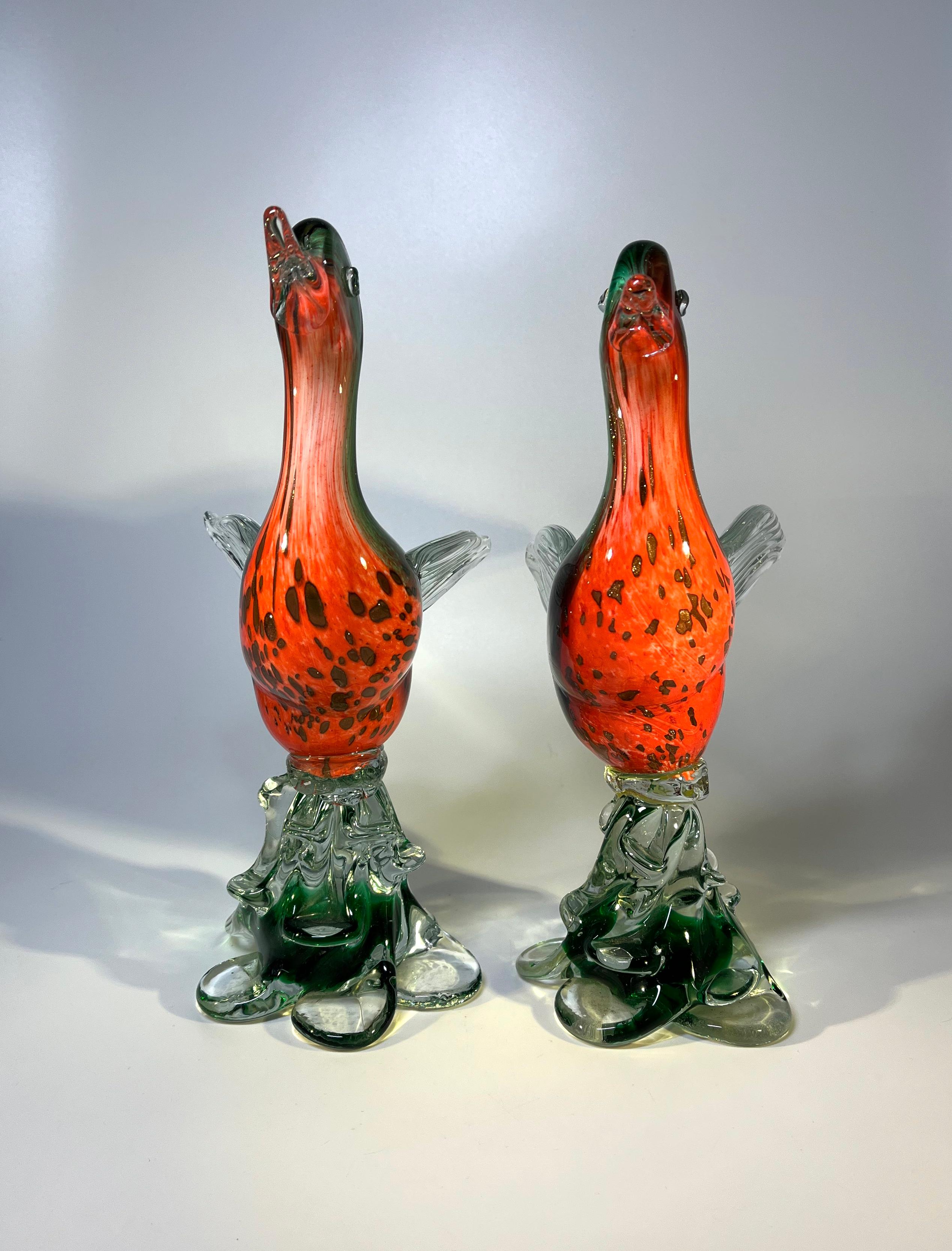 Hand-Crafted Handsome Pair of Vintage Venetian Glass Birds, Murano Hand Blown circa 1960s For Sale