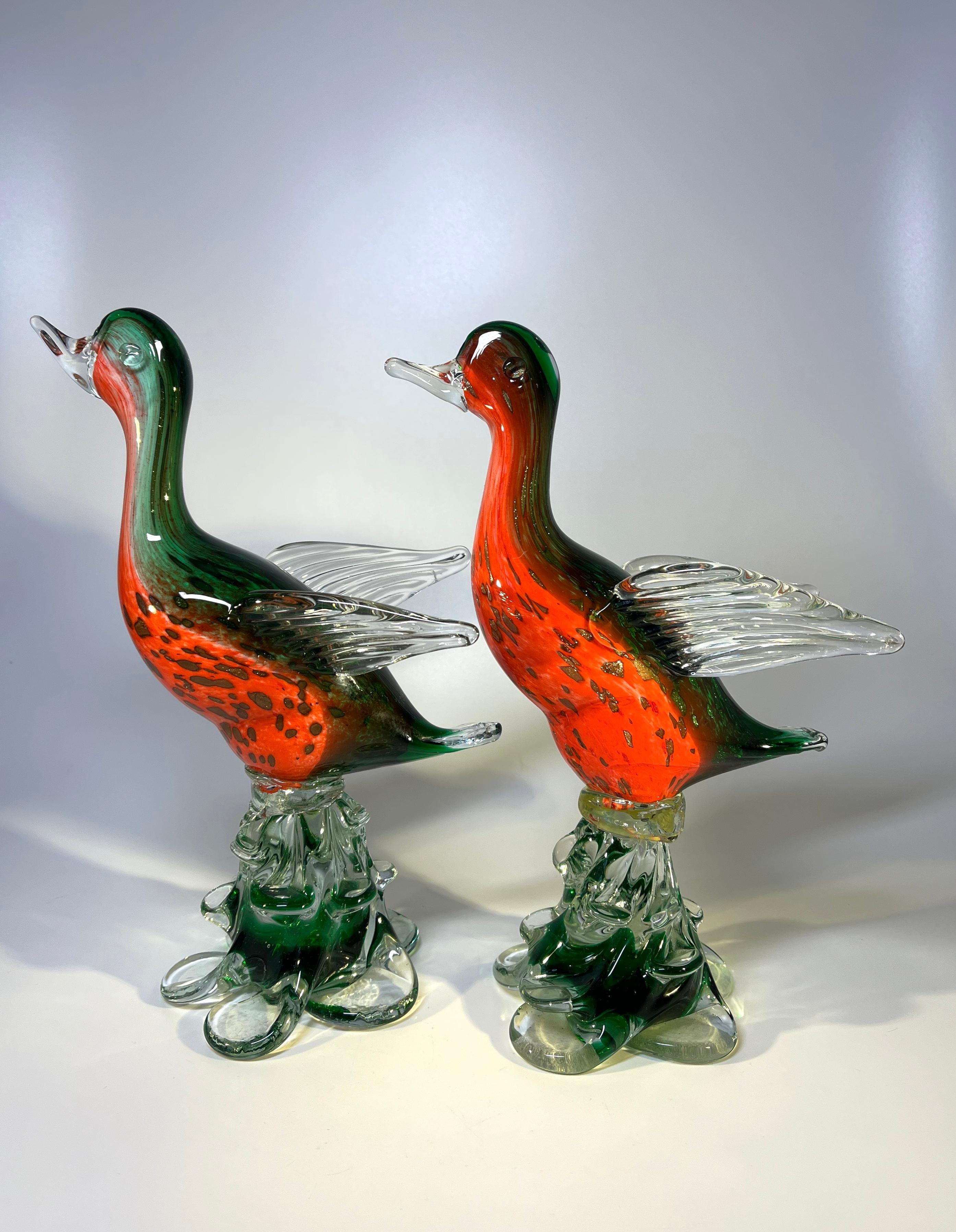 Handsome Pair of Vintage Venetian Glass Birds, Murano Hand Blown circa 1960s In Excellent Condition For Sale In Rothley, Leicestershire