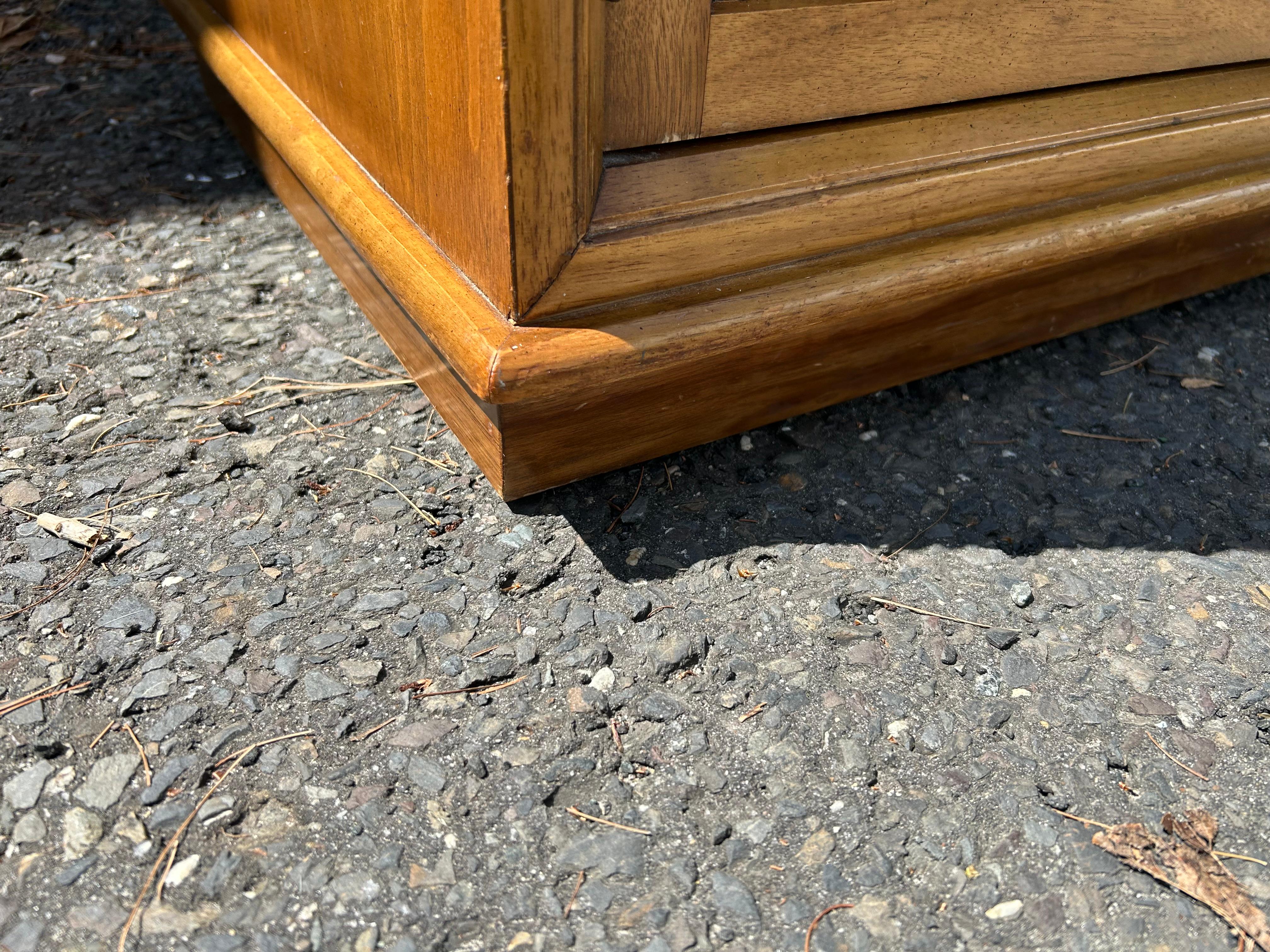 Handsome Pair Thomasville Burl Wood Caned Front Night Stands Mid-Century Modern 11