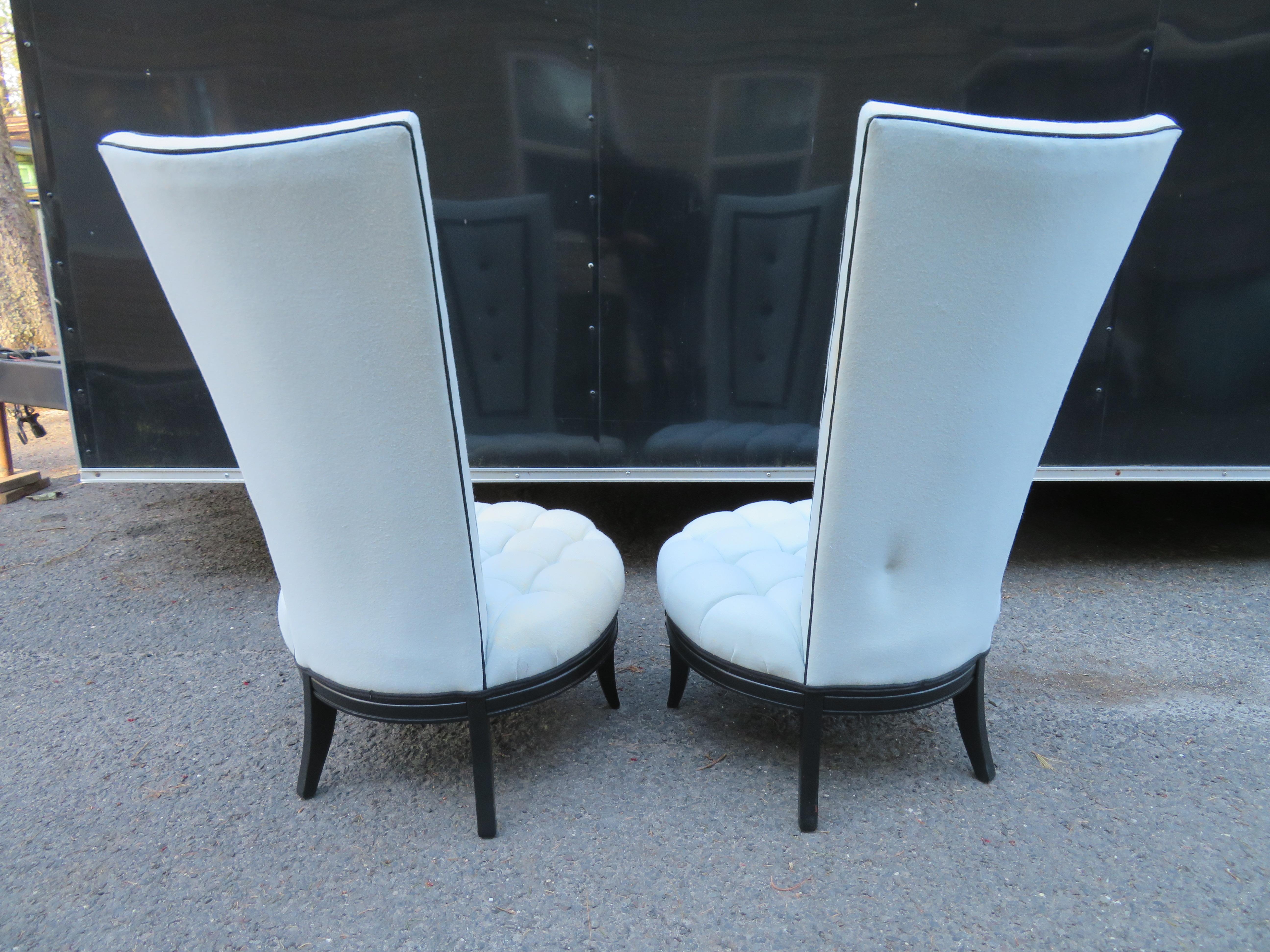 Wunderschönes Paar getuftete Sessel im Smoking-Stil mit hoher Rückenlehne, Hollywood Regency im Angebot 9