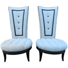 Hermoso Par de Sillas Estilo Esmoquin con Respaldo Alto Acolchado Hollywood Regency