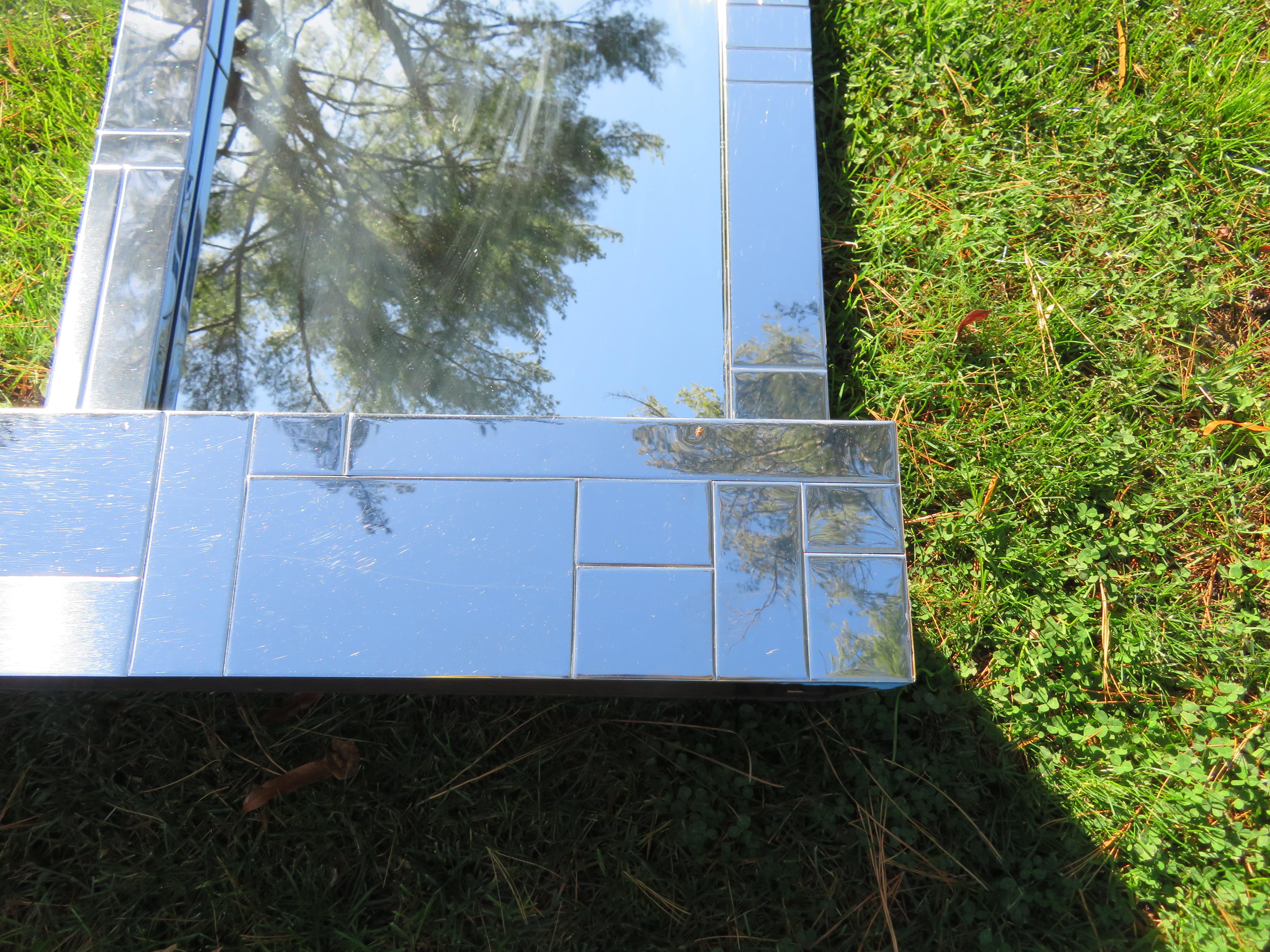20ième siècle Magnifique miroir Cityscape et console chromé mi-siècle moderne Paul Evans en vente