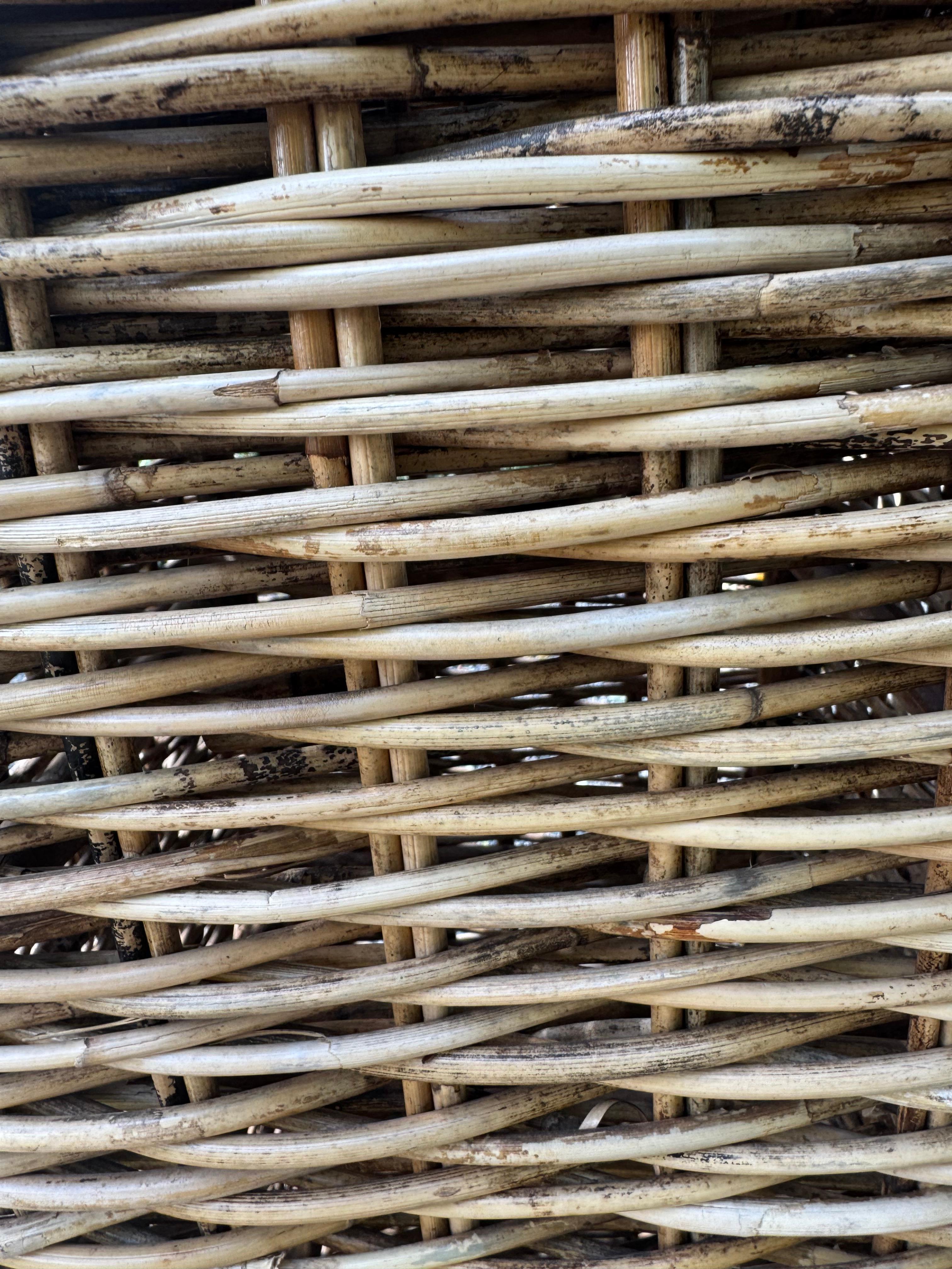 Contemporary Handsome Rattan French Country Pedestal & Urn For Sale